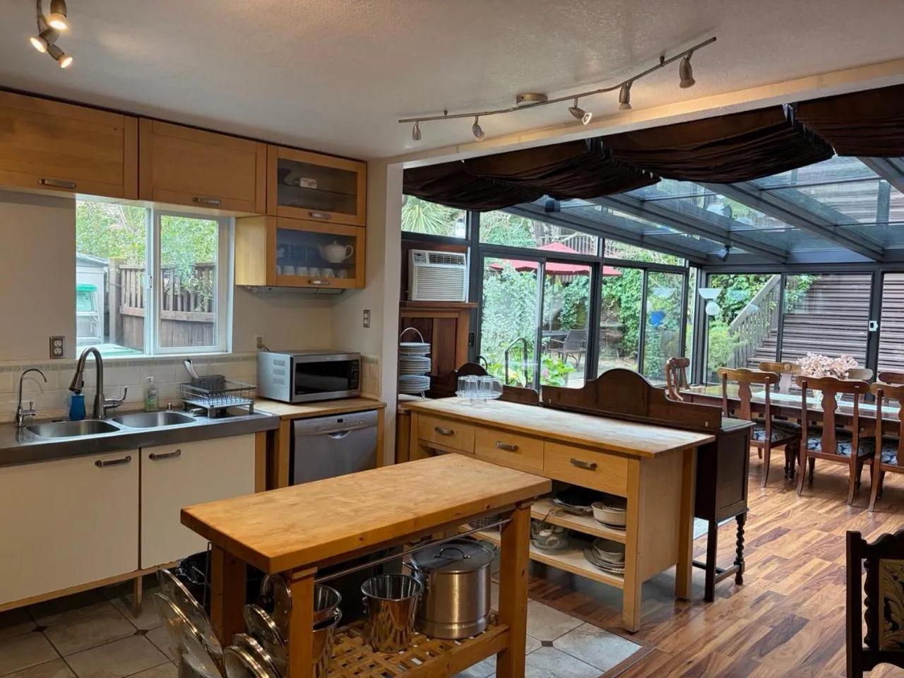 Kitchen or kitchenette in Calistoga Wine Way Inn