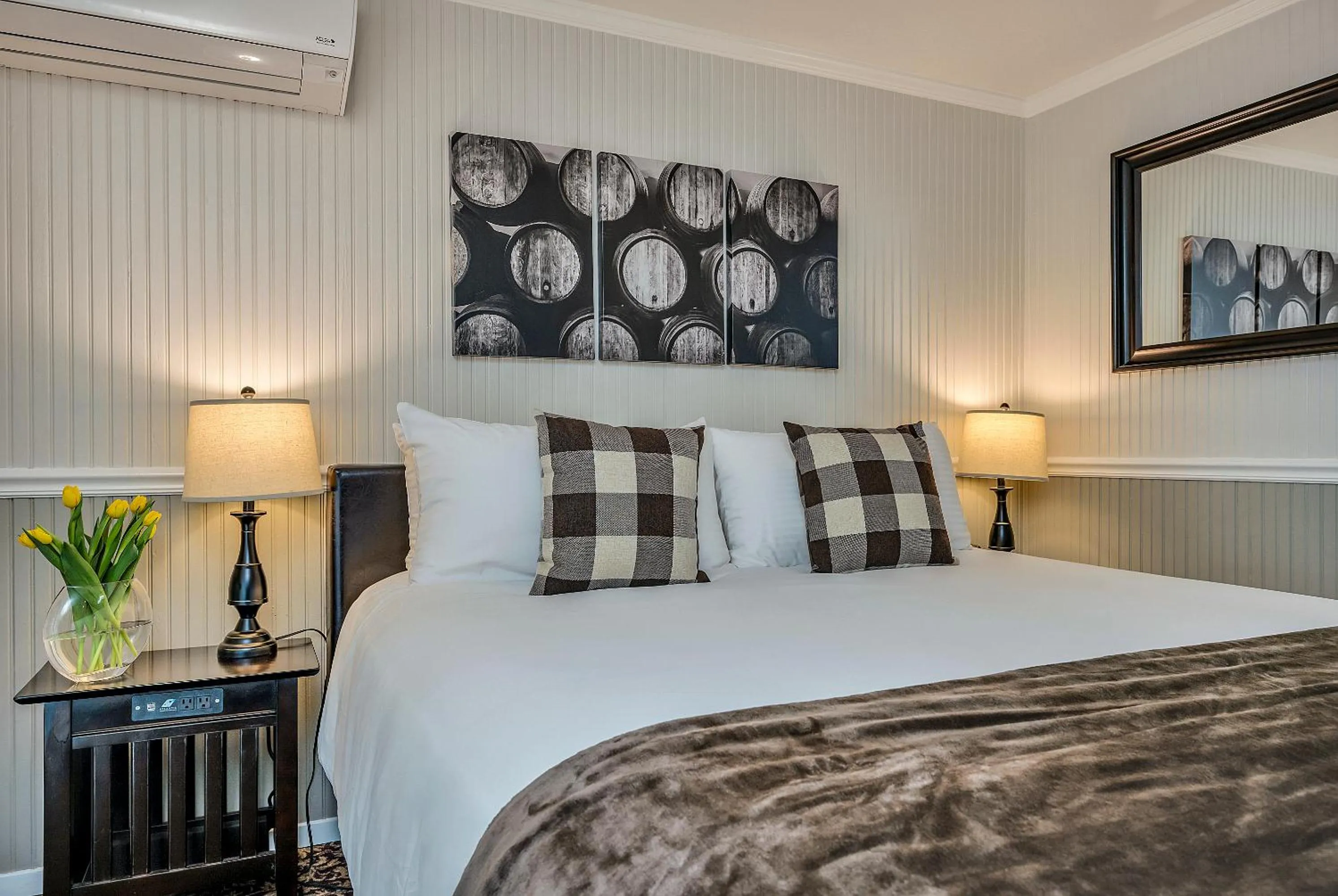 Bed in Calistoga Wine Way Inn