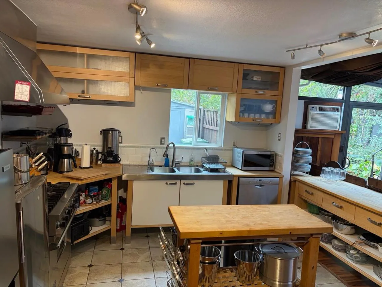 Kitchen or kitchenette in Calistoga Wine Way Inn
