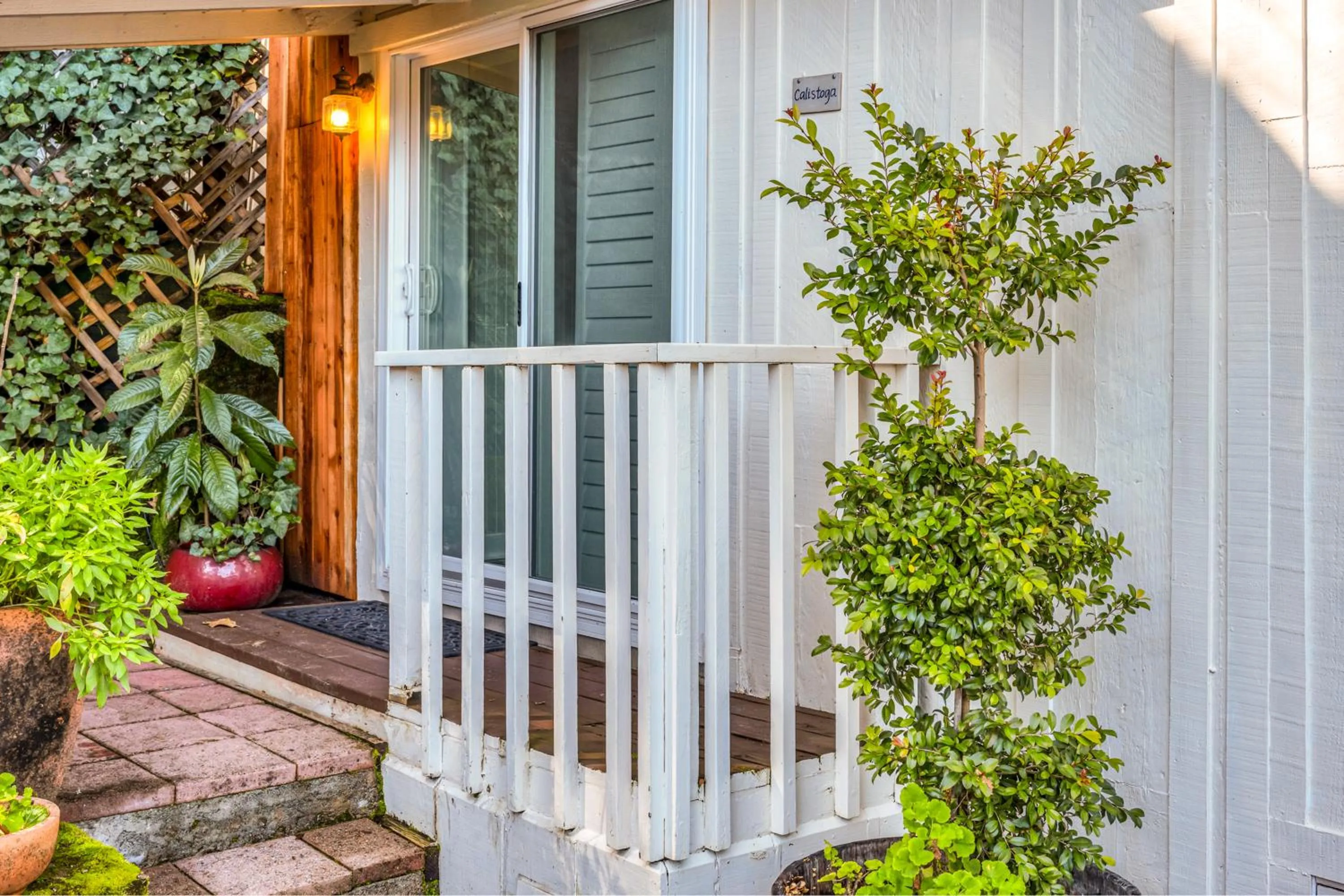 Patio in Calistoga Wine Way Inn