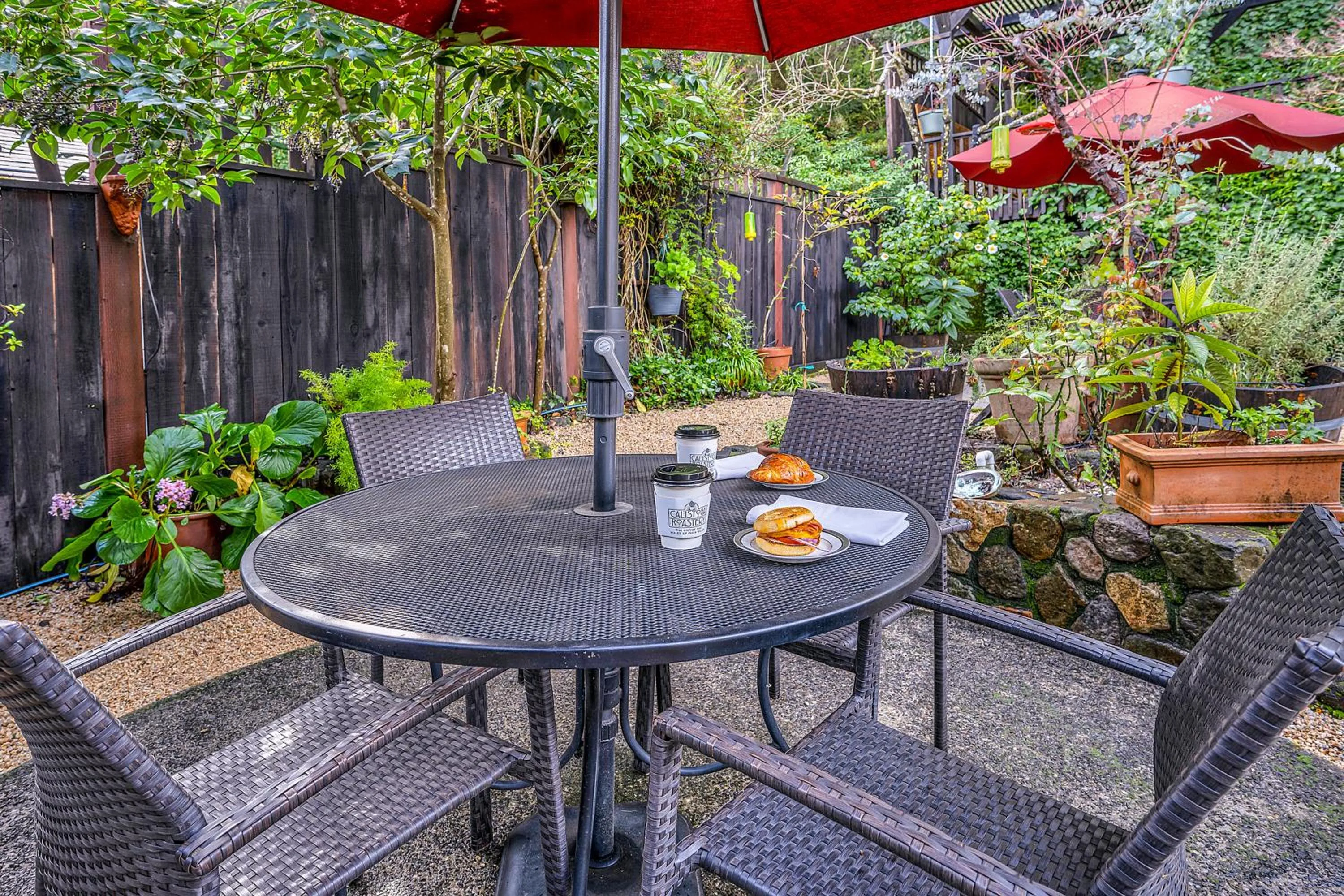 Patio in Calistoga Wine Way Inn