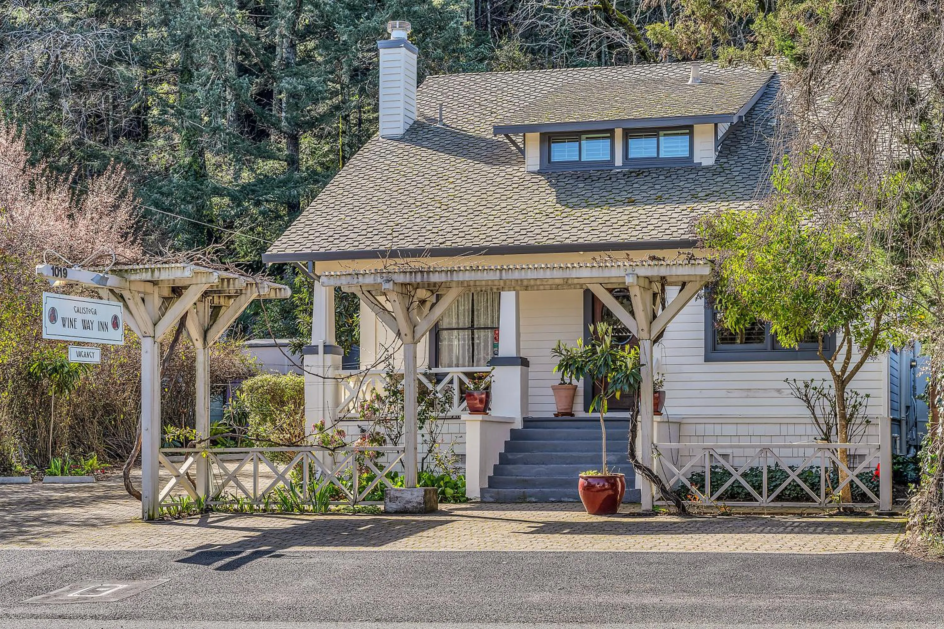 Property building in Calistoga Wine Way Inn