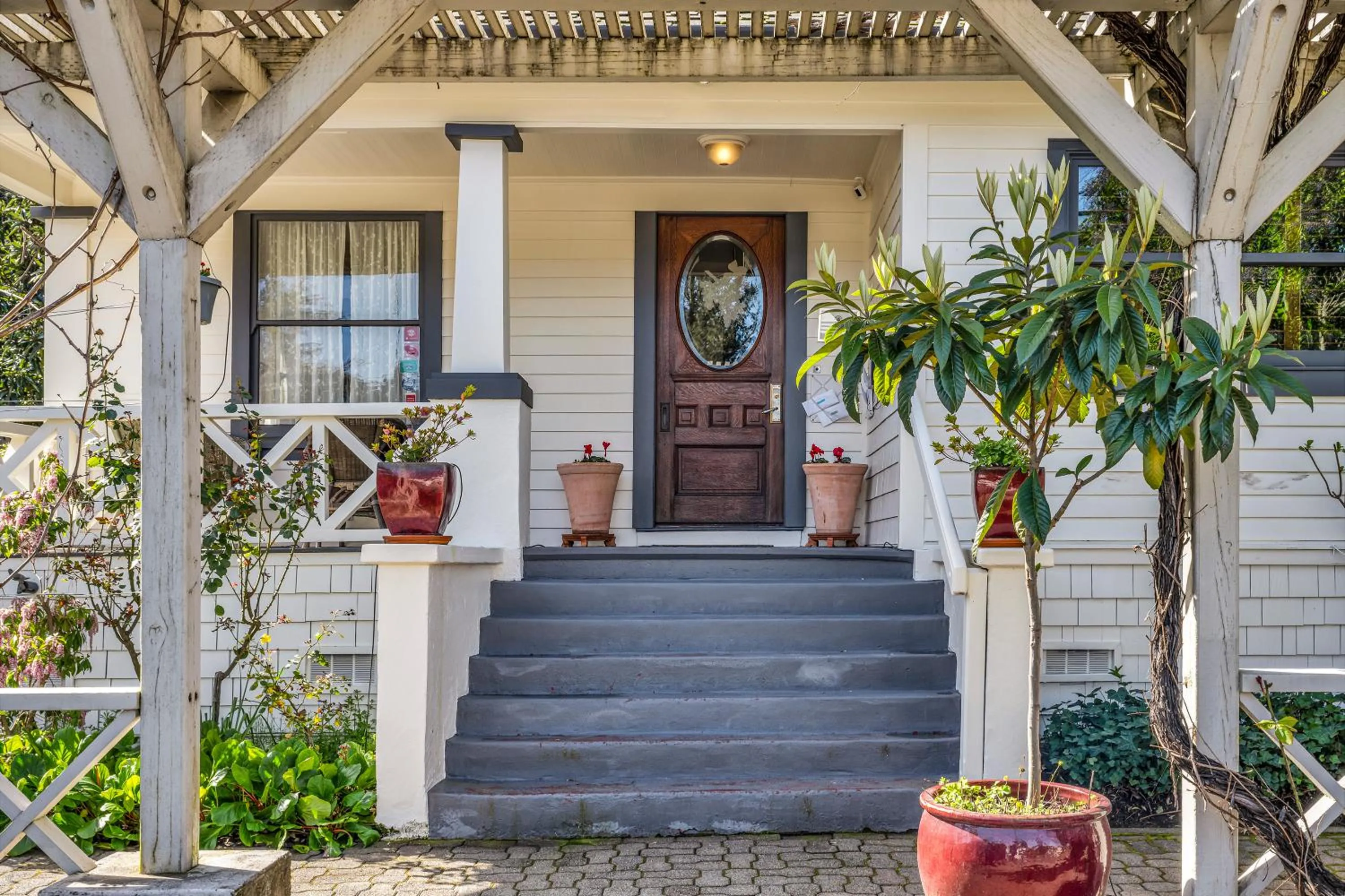 Facade/entrance in Calistoga Wine Way Inn