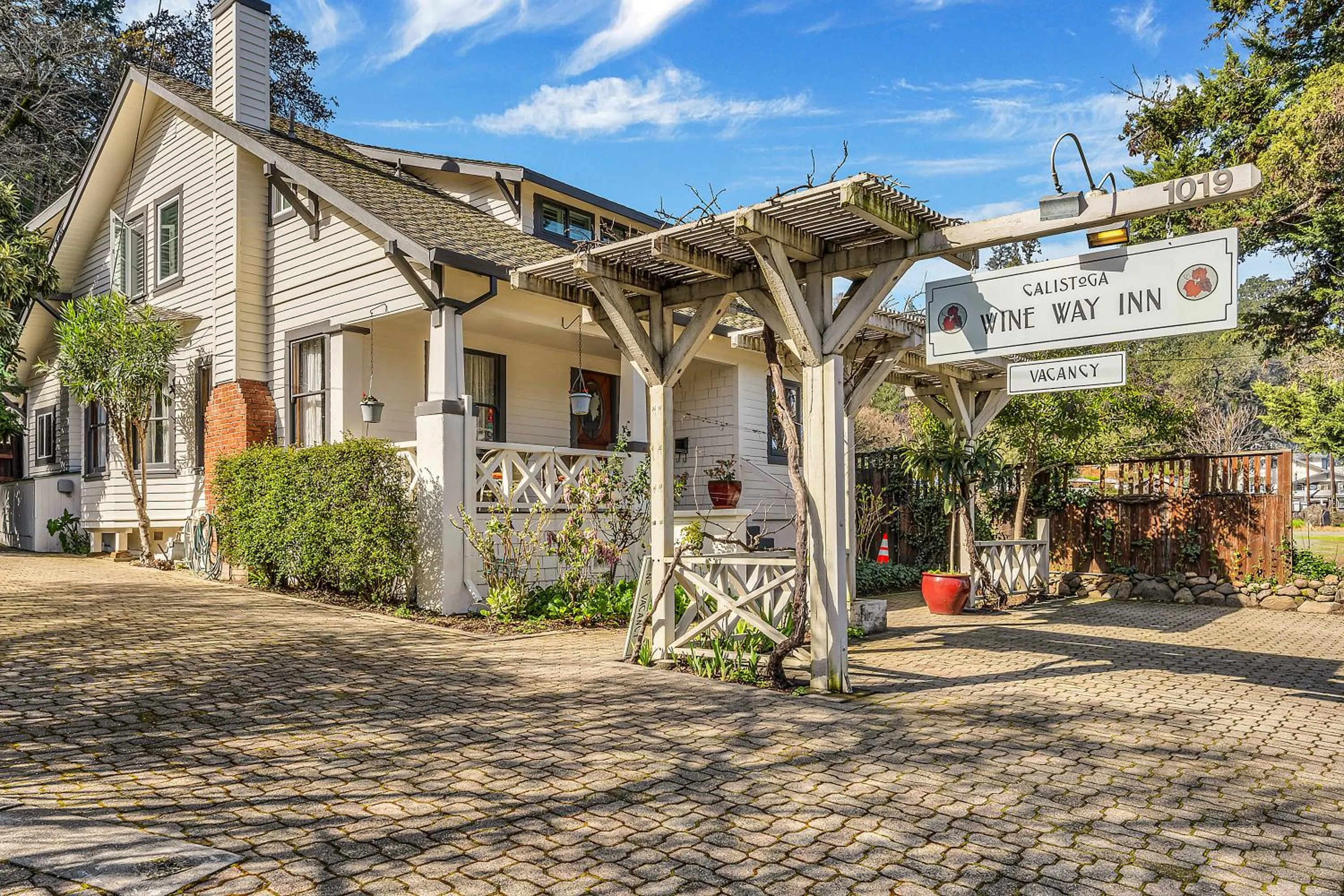 Property building in Calistoga Wine Way Inn