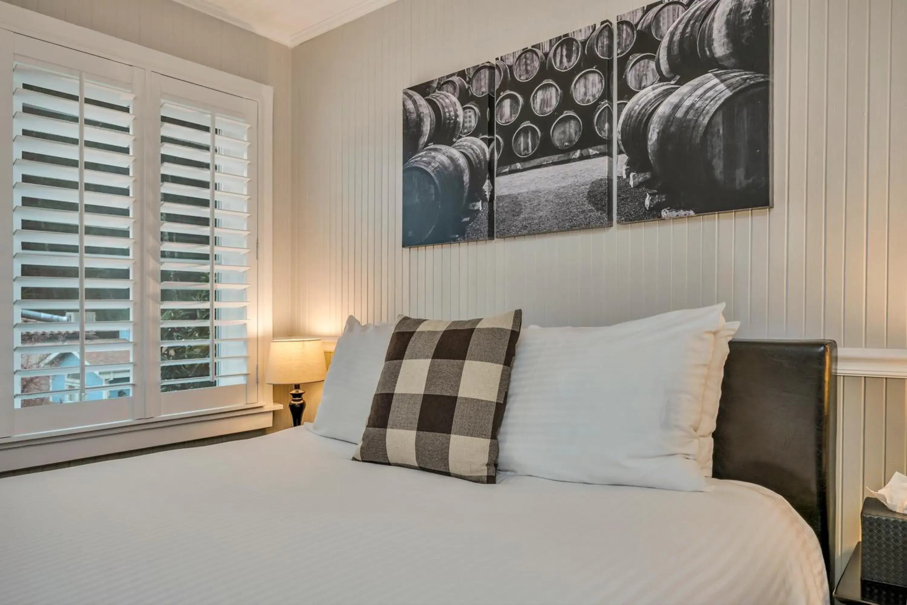 Bed in Calistoga Wine Way Inn Bed in Calistoga Wine Way Inn