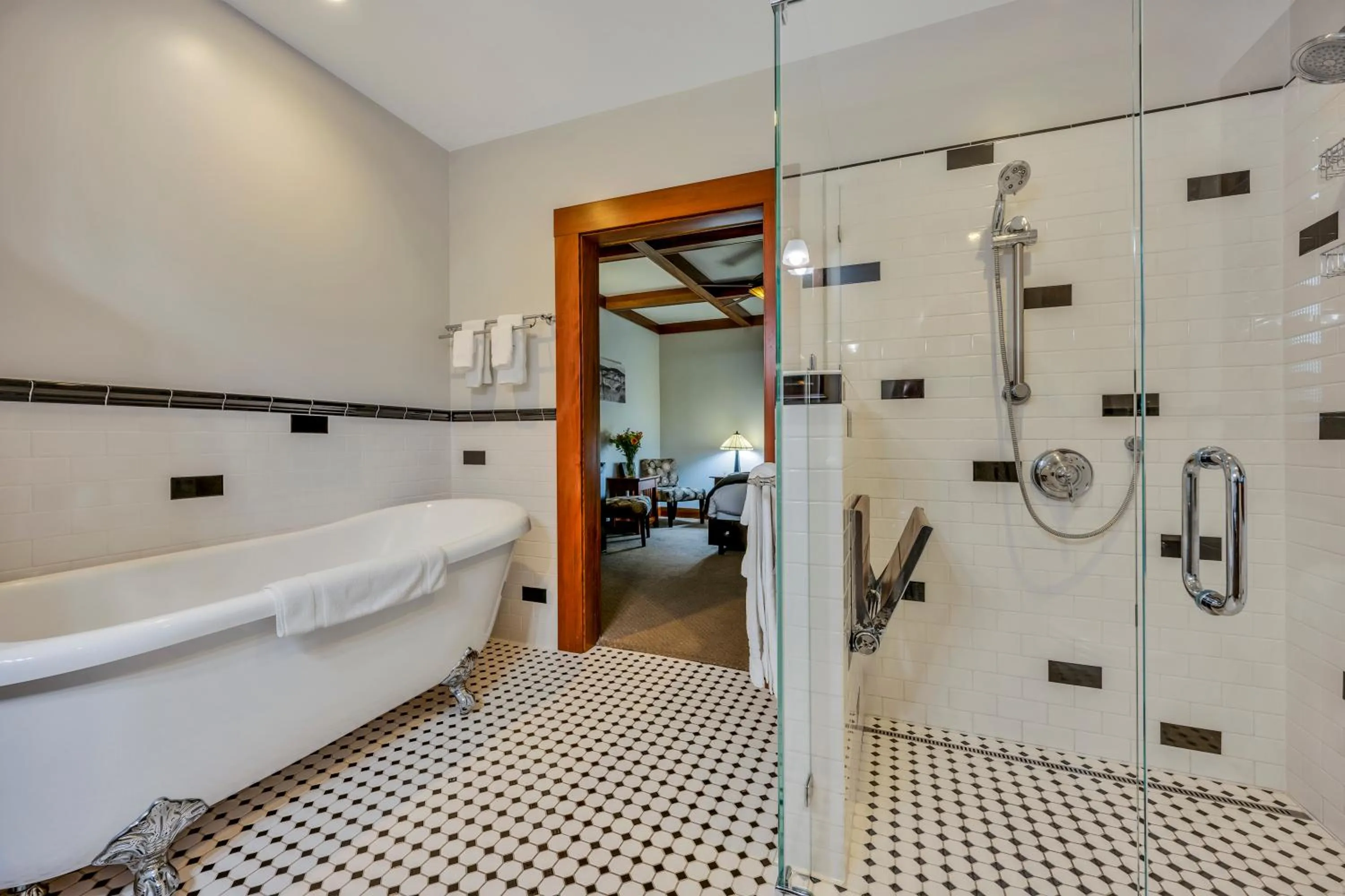 Shower in Calistoga Wine Way Inn