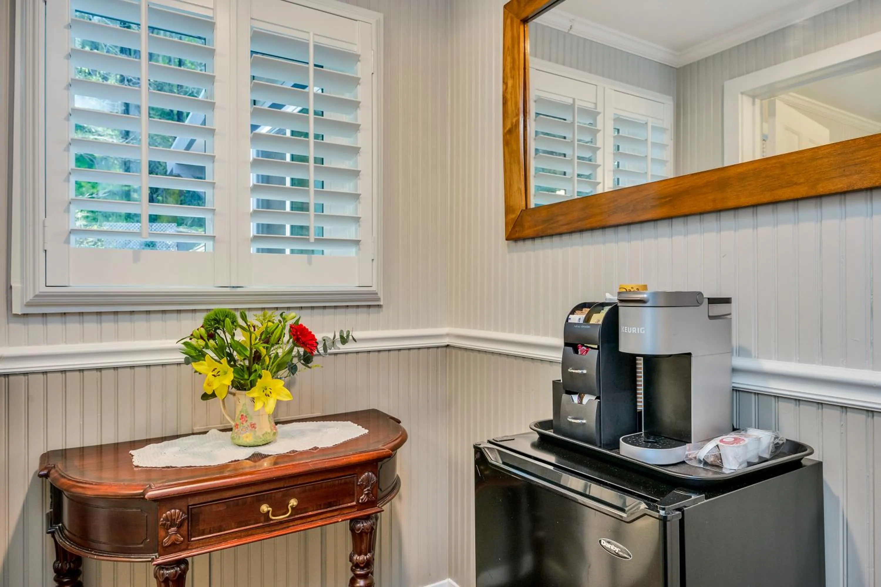 Coffee/tea facilities in Calistoga Wine Way Inn