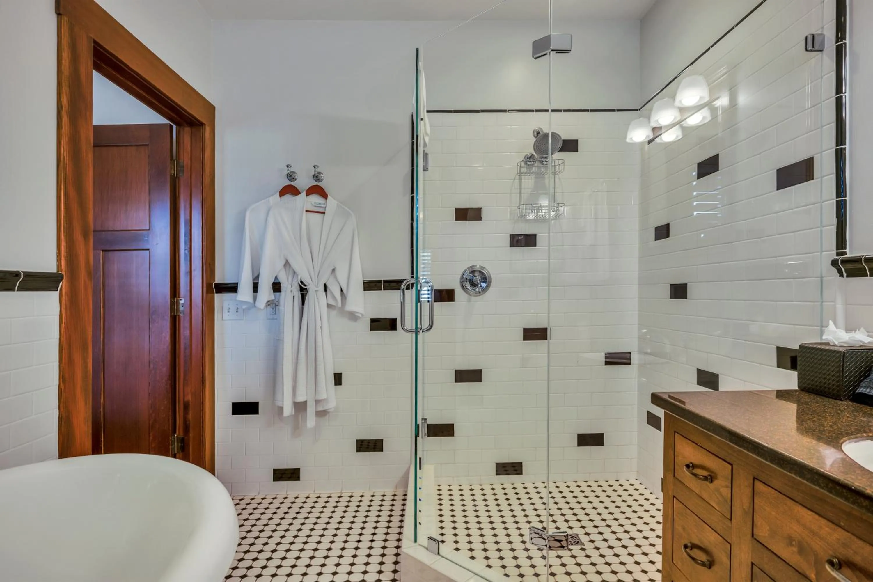 Shower in Calistoga Wine Way Inn