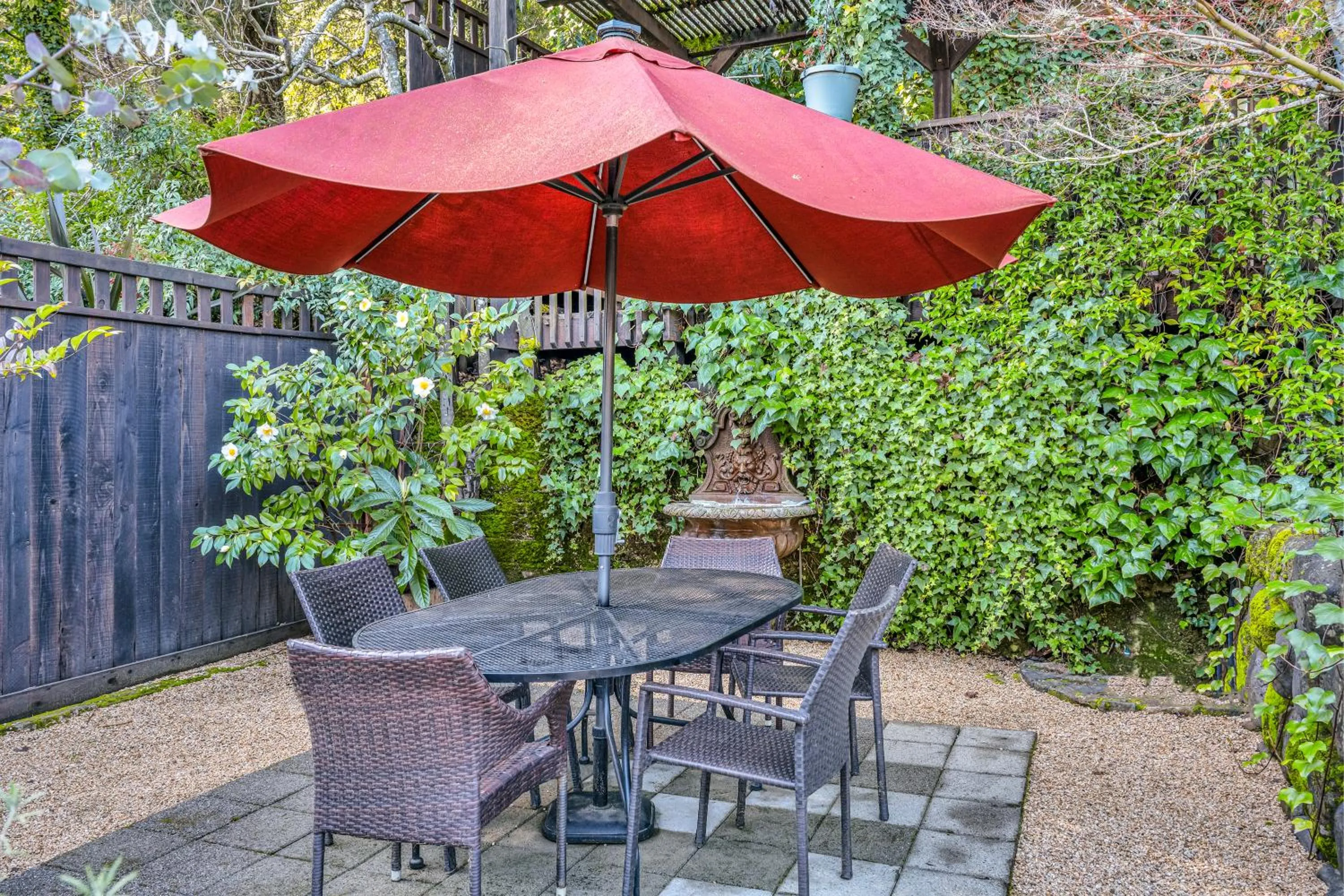 Patio in Calistoga Wine Way Inn