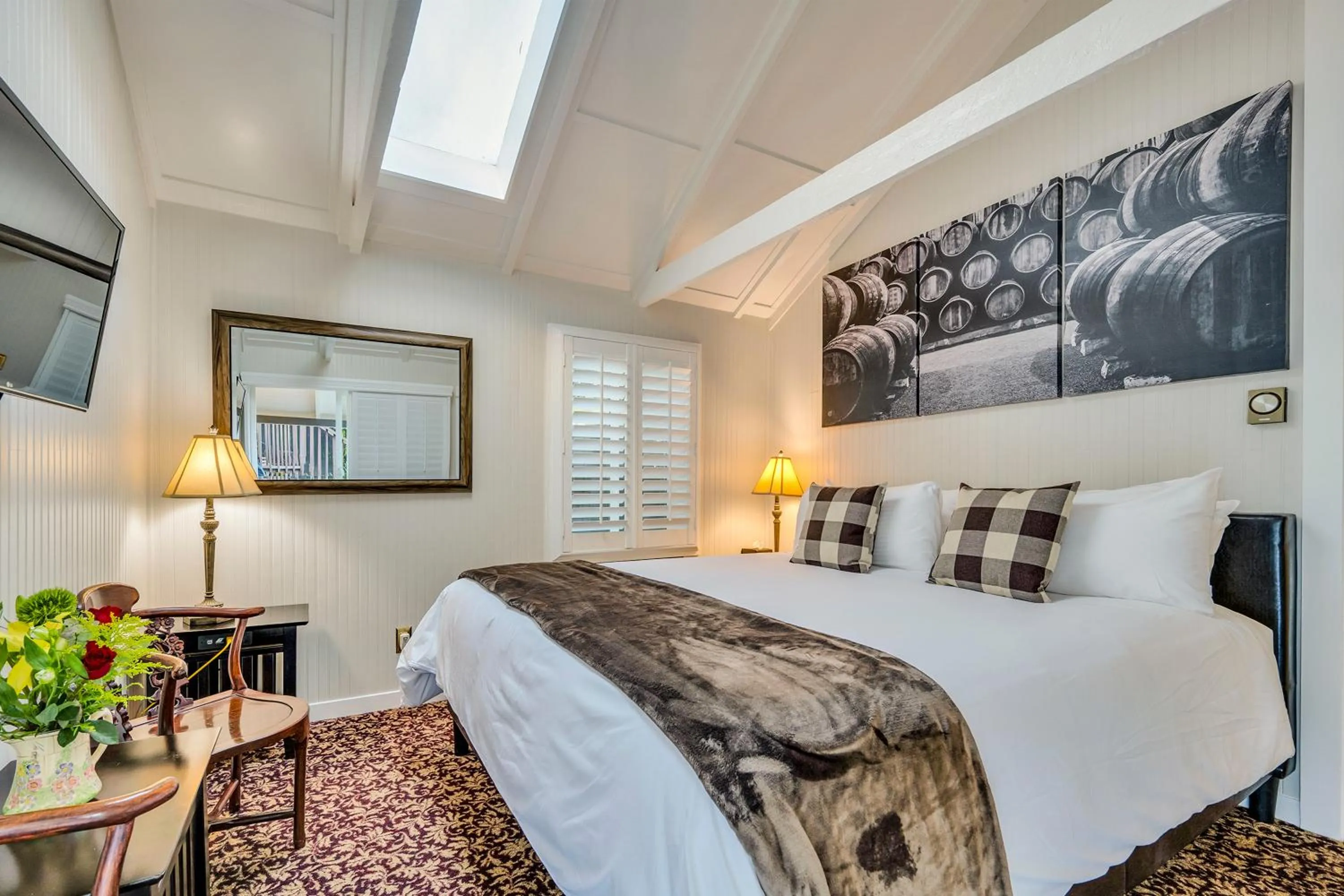 Bed in Calistoga Wine Way Inn