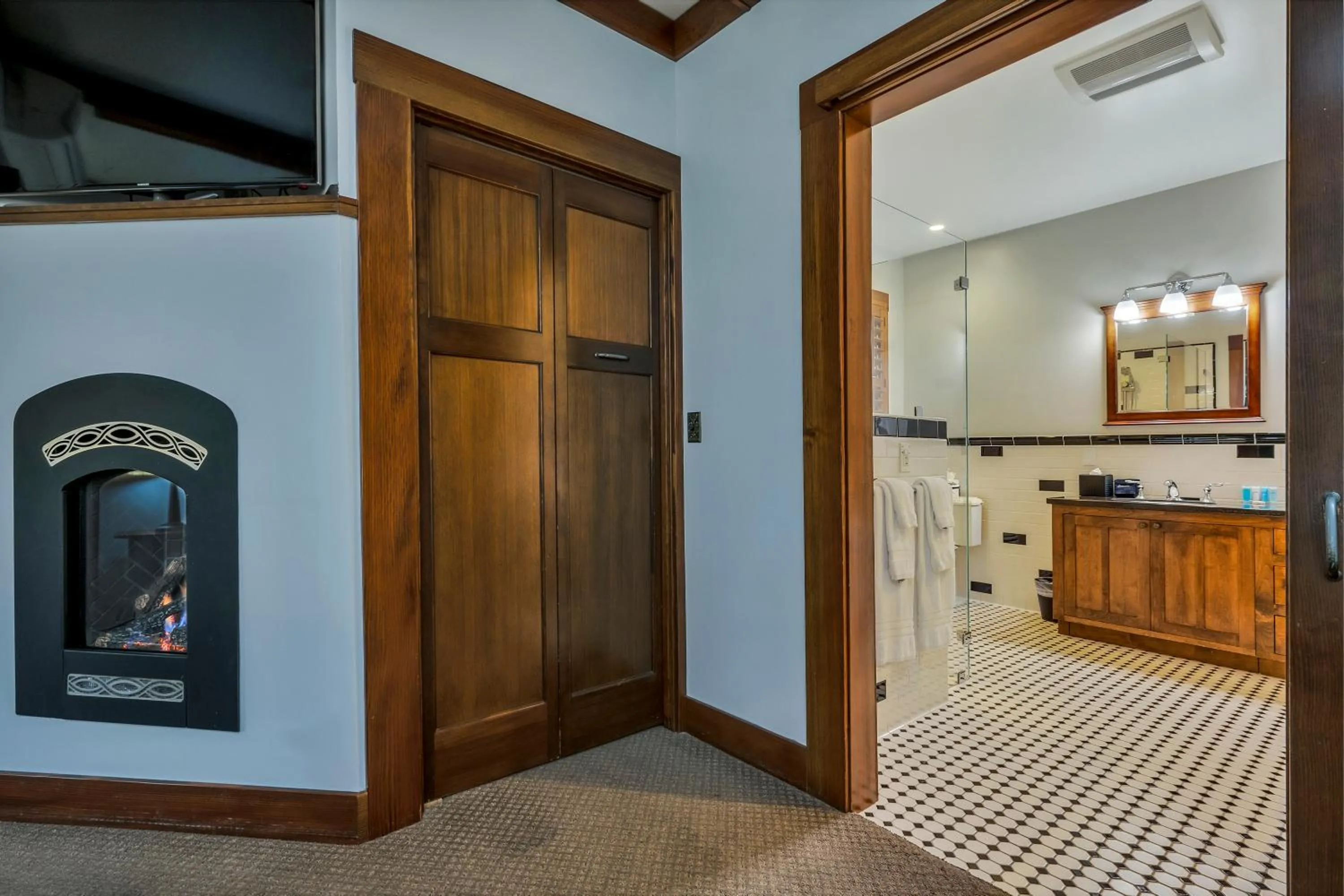 Shower in Calistoga Wine Way Inn