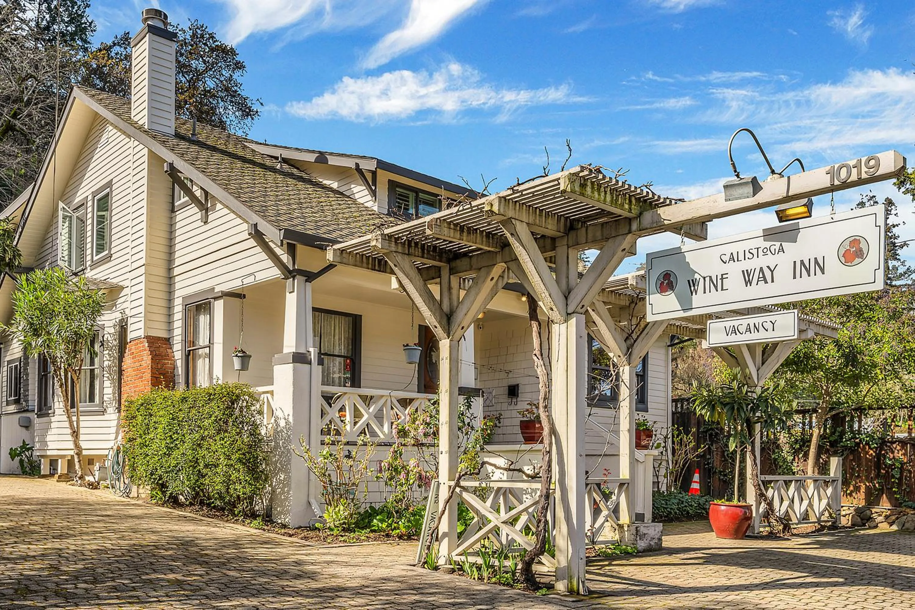 Property building in Calistoga Wine Way Inn