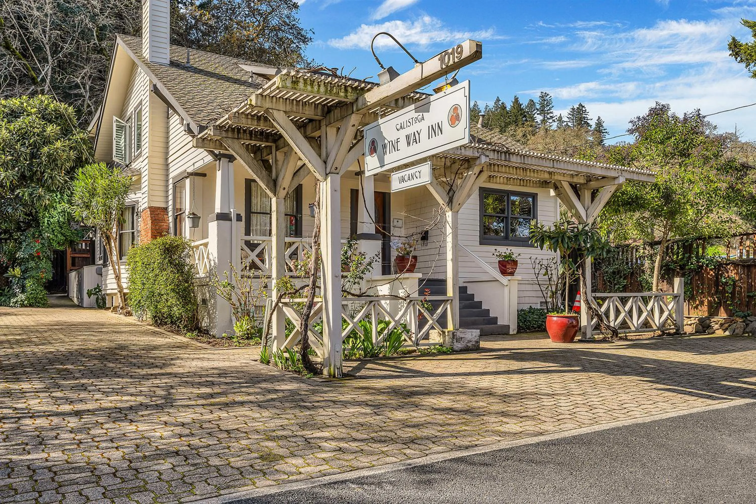 Property building in Calistoga Wine Way Inn