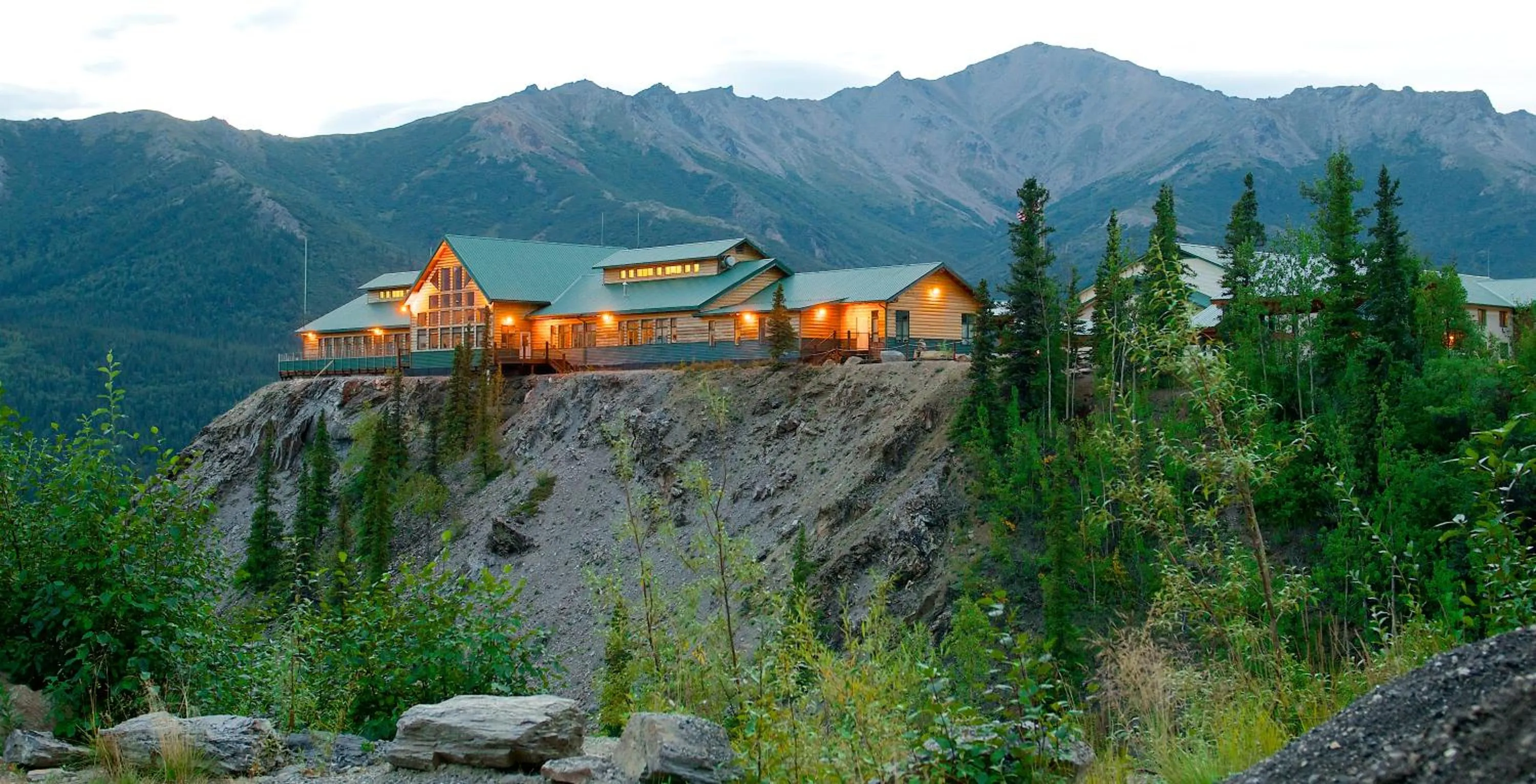 Facade/entrance in Grande Denali Lodge