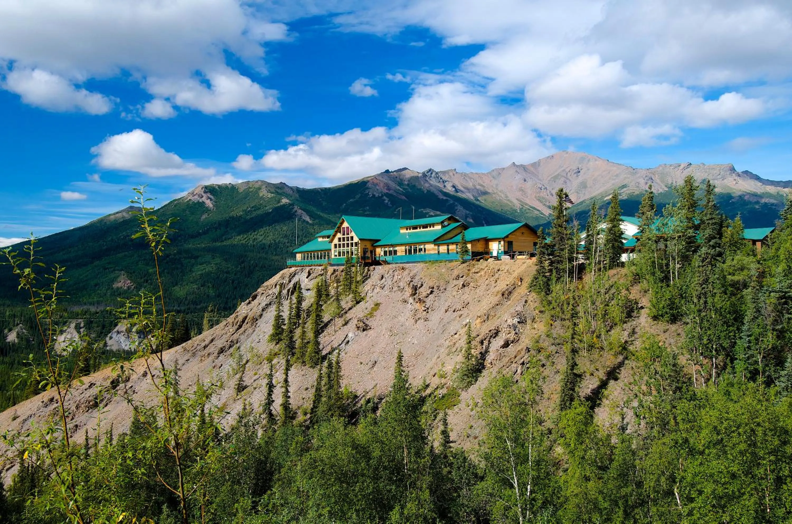 Facade/entrance in Grande Denali Lodge