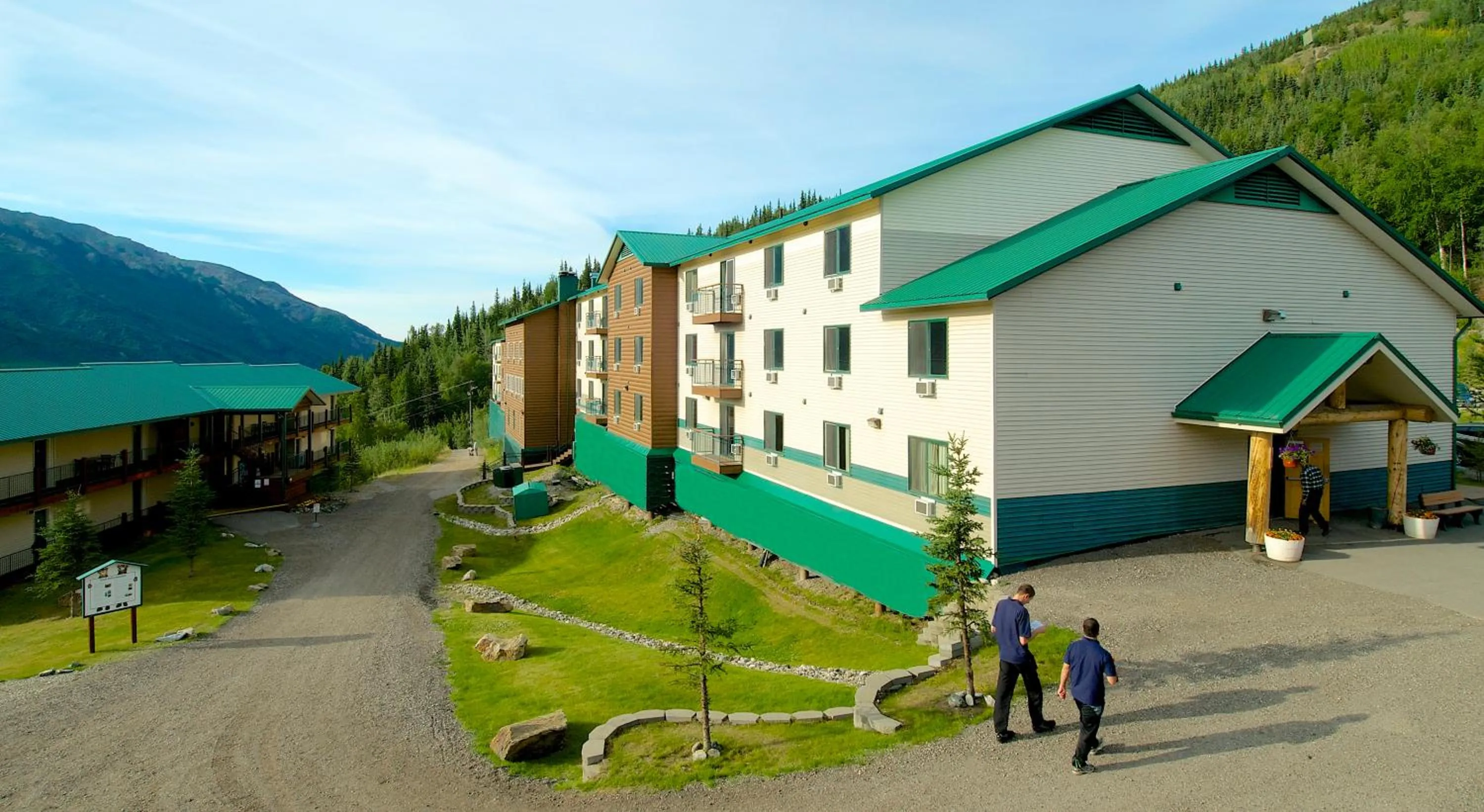 Facade/entrance in Grande Denali Lodge