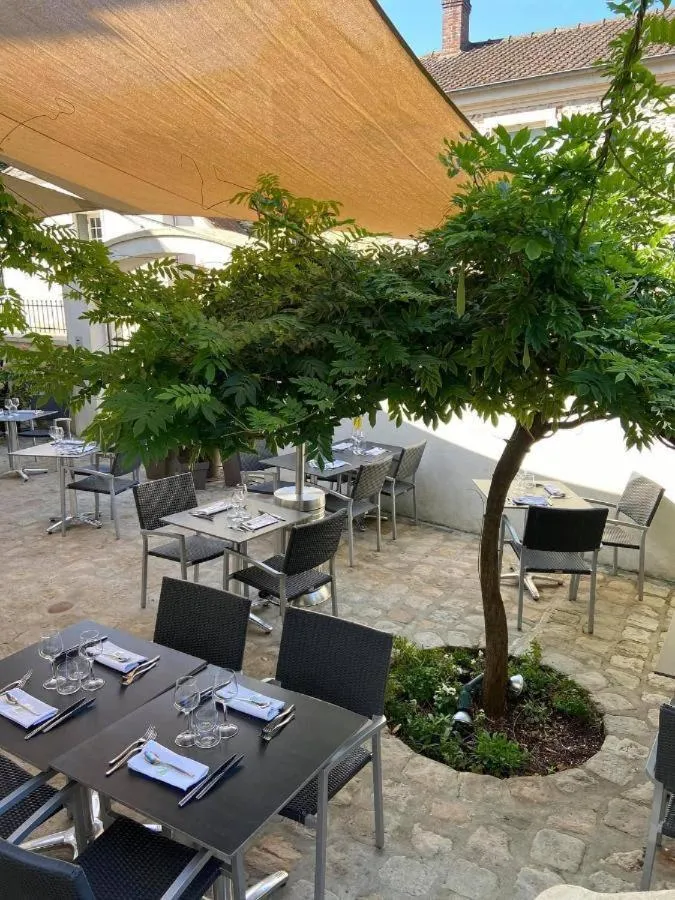 Patio in Auberge du Chasseur