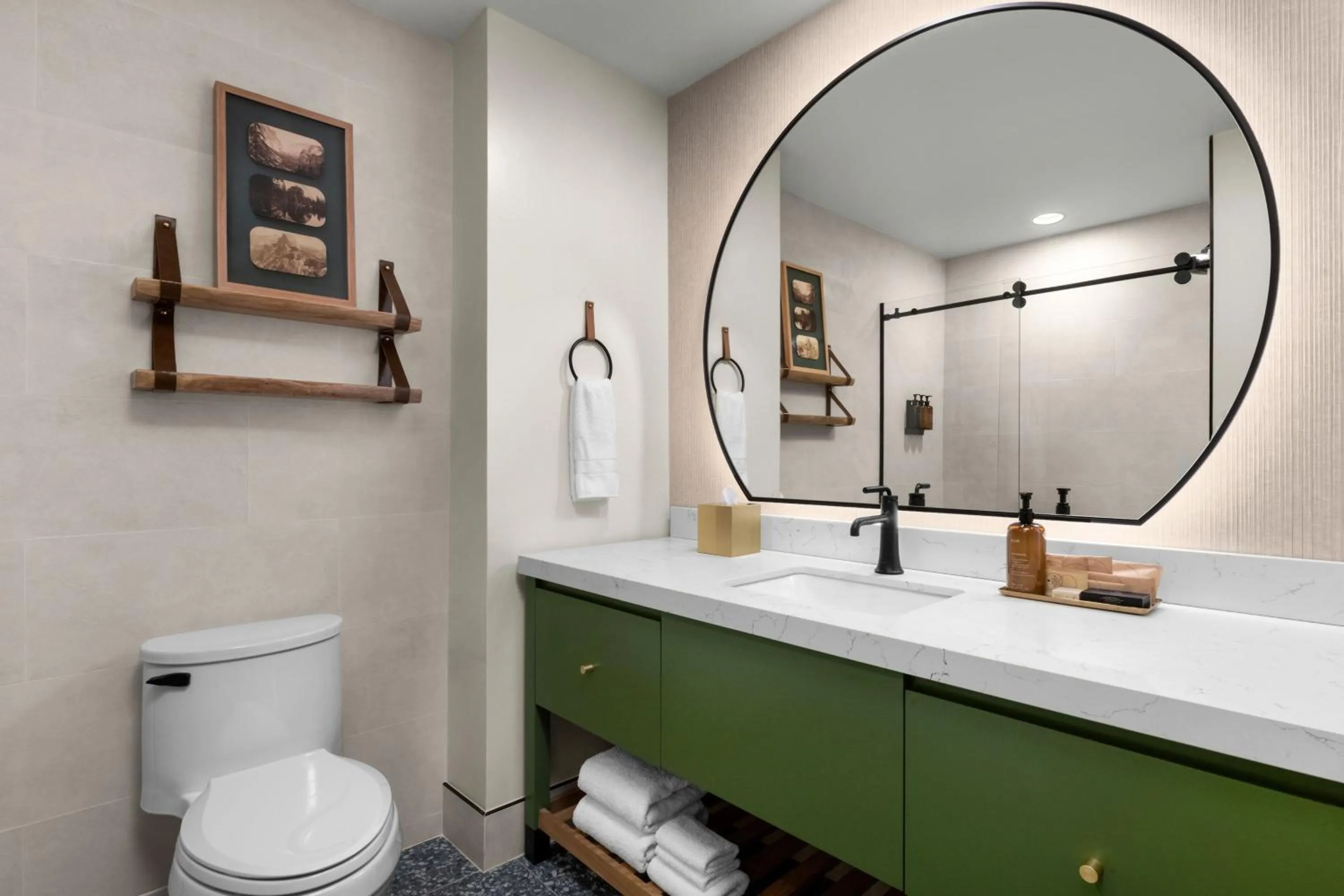 Bathroom in The Inelle, Oakhurst Yosemite, a Tribute Portfolio Hotel