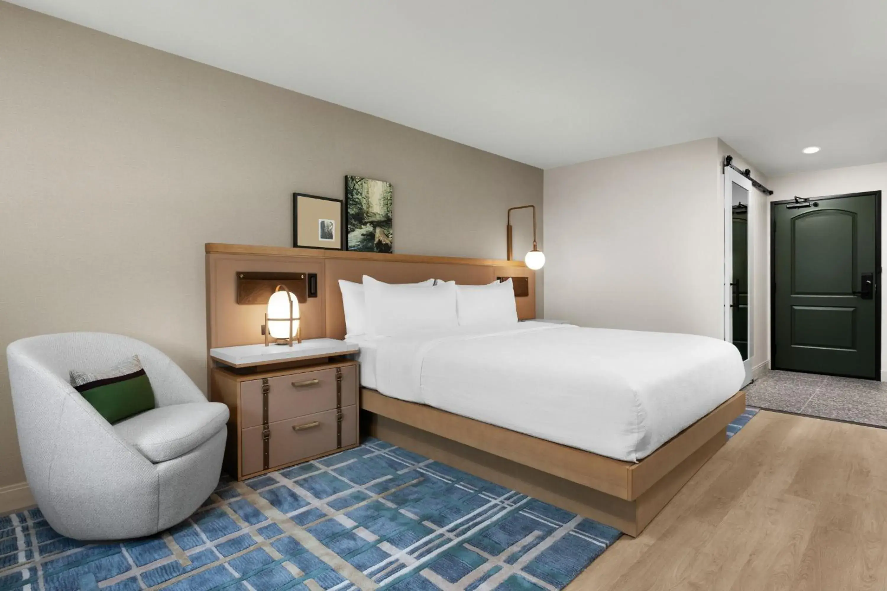 Photo of the whole room, Bed in The Inelle, Oakhurst Yosemite, a Tribute Portfolio Hotel Photo of the whole room, Bed in The Inelle, Oakhurst Yosemite, a Tribute Portfolio Hotel