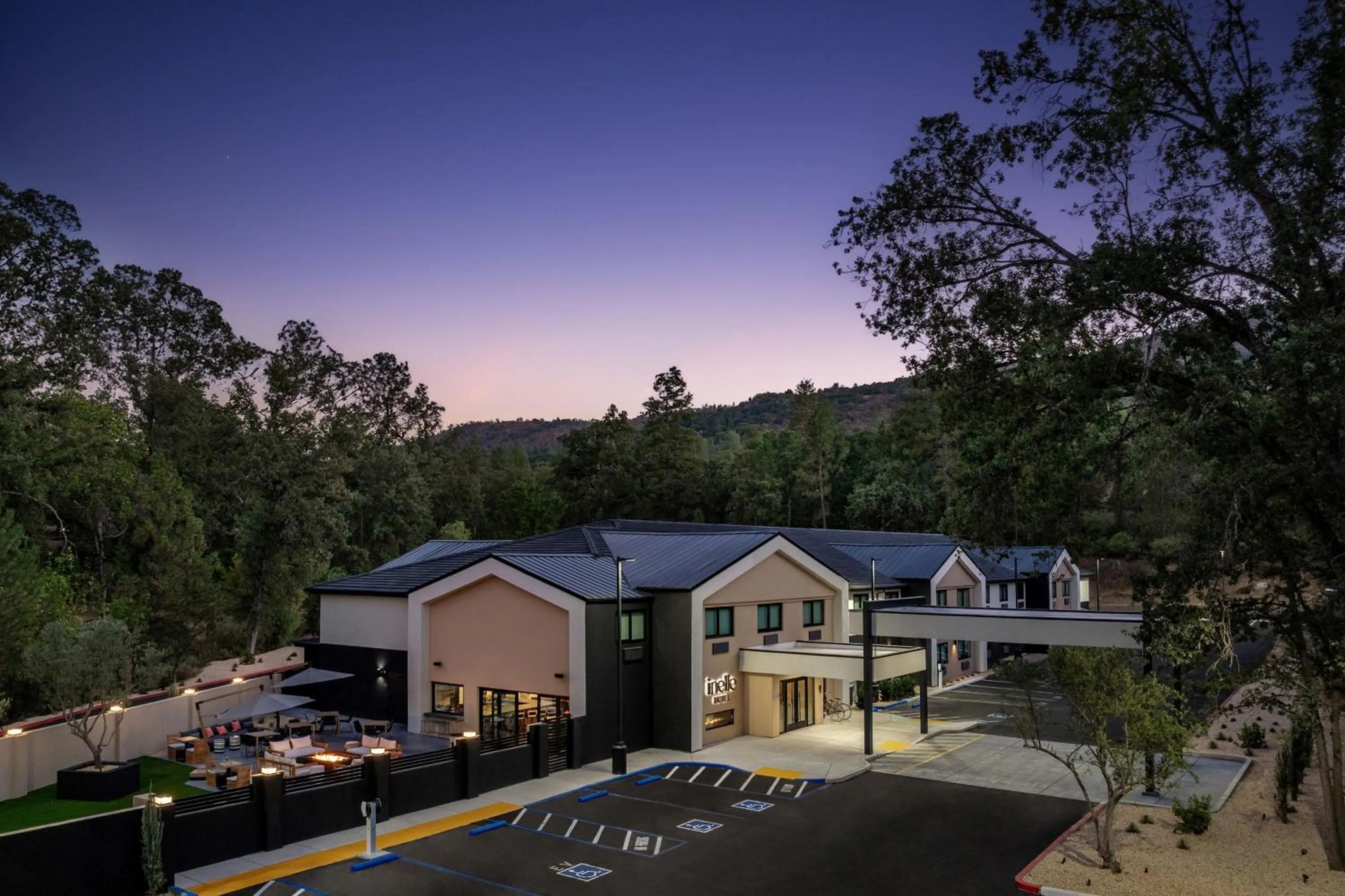 Property building in The Inelle, Oakhurst Yosemite, a Tribute Portfolio Hotel