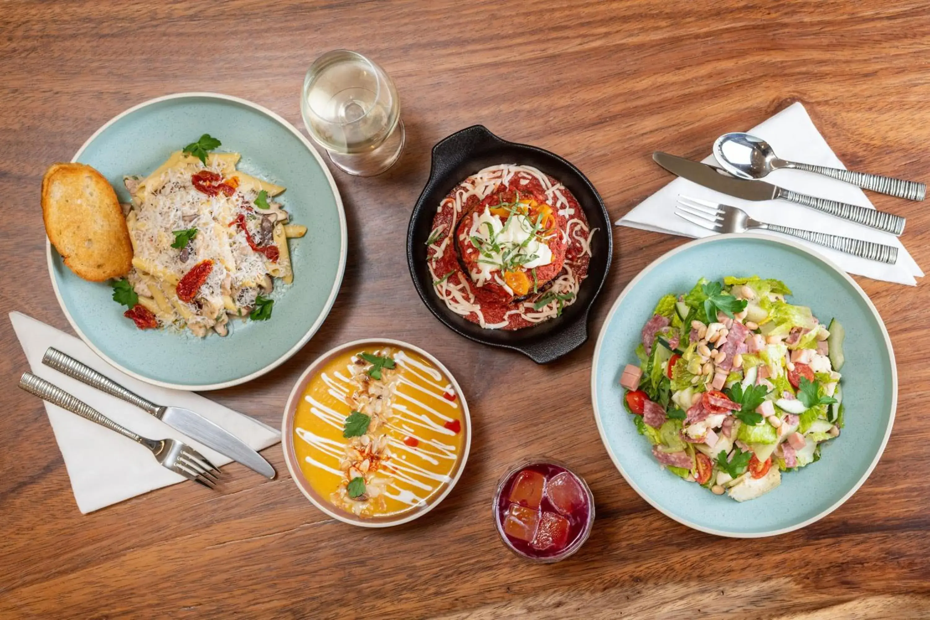 Restaurant/places to eat in The Inelle, Oakhurst Yosemite, a Tribute Portfolio Hotel Restaurant/places to eat in The Inelle, Oakhurst Yosemite, a Tribute Portfolio Hotel