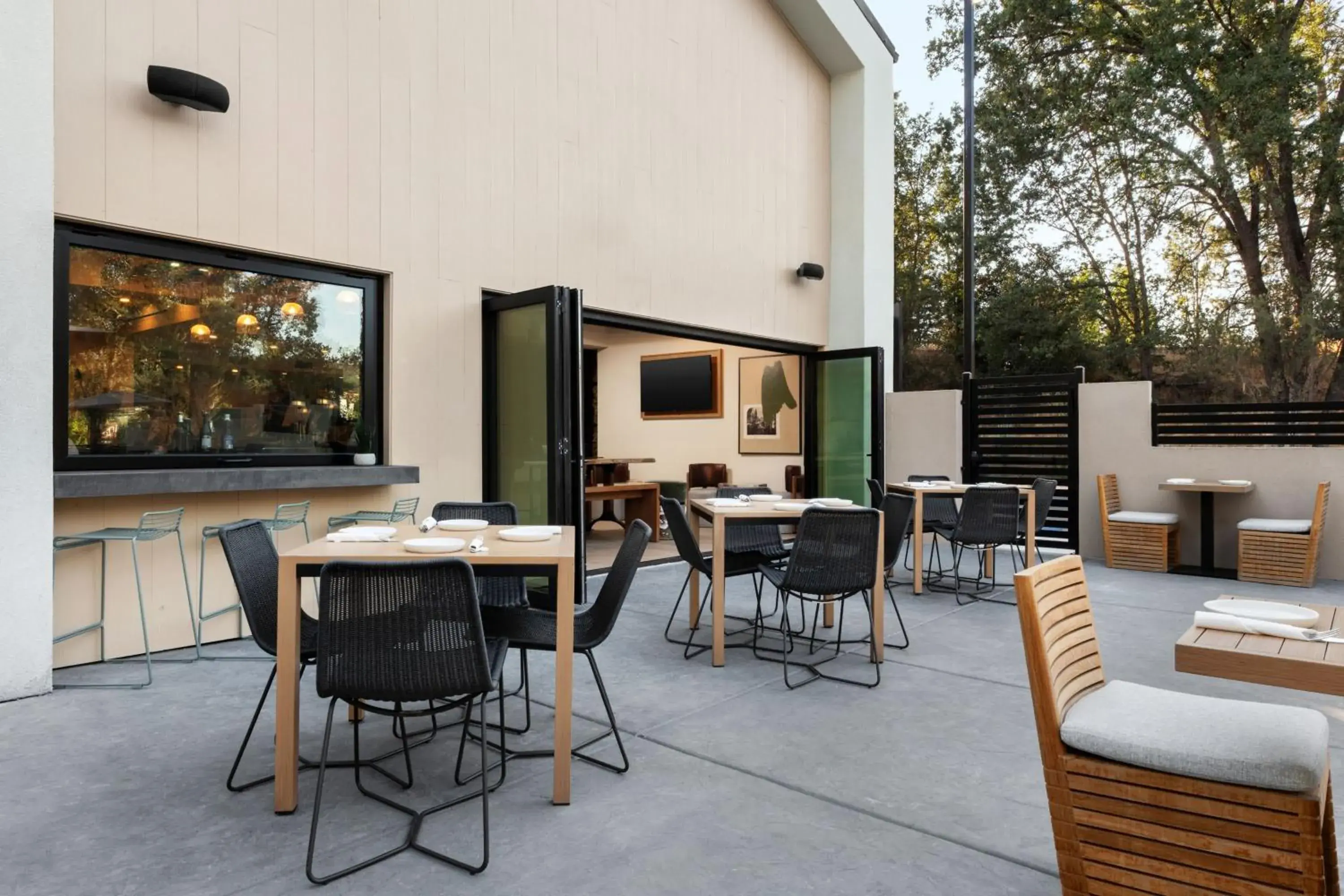 Restaurant/places to eat in The Inelle, Oakhurst Yosemite, a Tribute Portfolio Hotel Restaurant/places to eat in The Inelle, Oakhurst Yosemite, a Tribute Portfolio Hotel