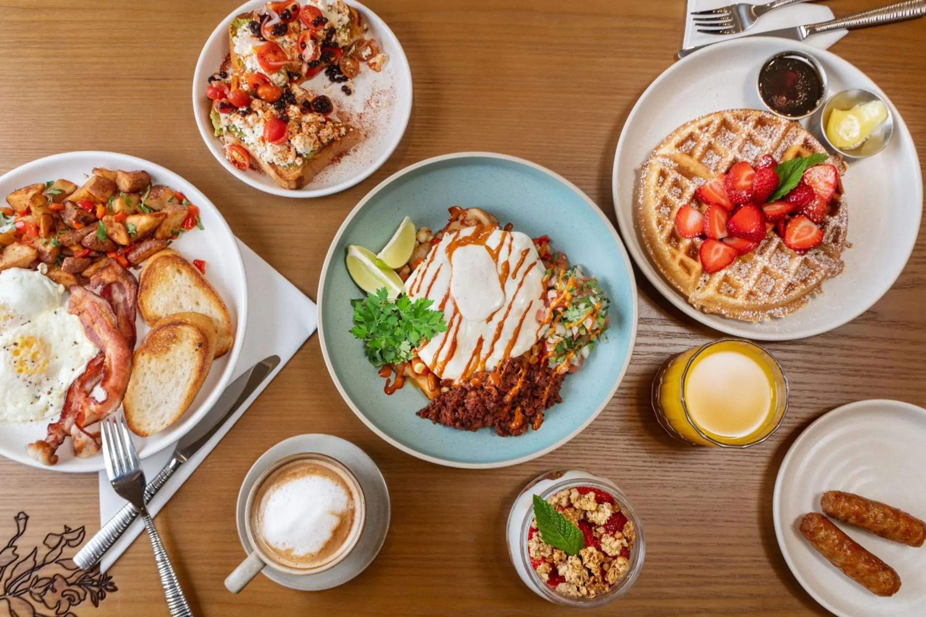 Breakfast in The Inelle, Oakhurst Yosemite, a Tribute Portfolio Hotel Breakfast in The Inelle, Oakhurst Yosemite, a Tribute Portfolio Hotel