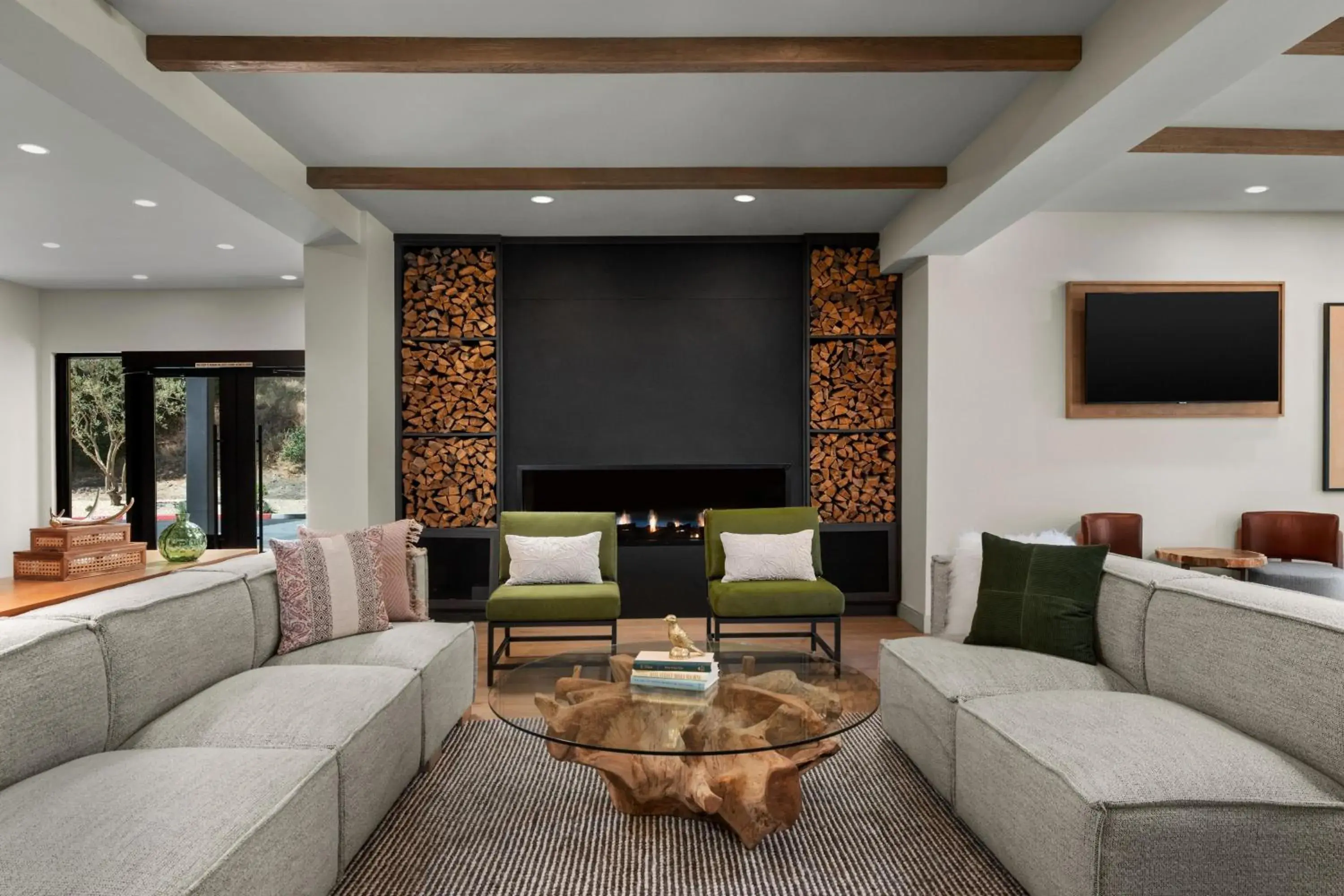 Lobby or reception in The Inelle, Oakhurst Yosemite, a Tribute Portfolio Hotel Lobby or reception in The Inelle, Oakhurst Yosemite, a Tribute Portfolio Hotel