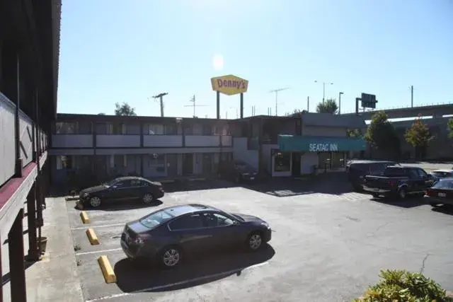 Facade/entrance in Seatac Inn Facade/entrance in Seatac Inn