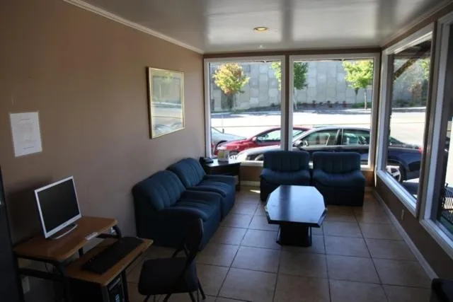 Lobby or reception in Seatac Inn