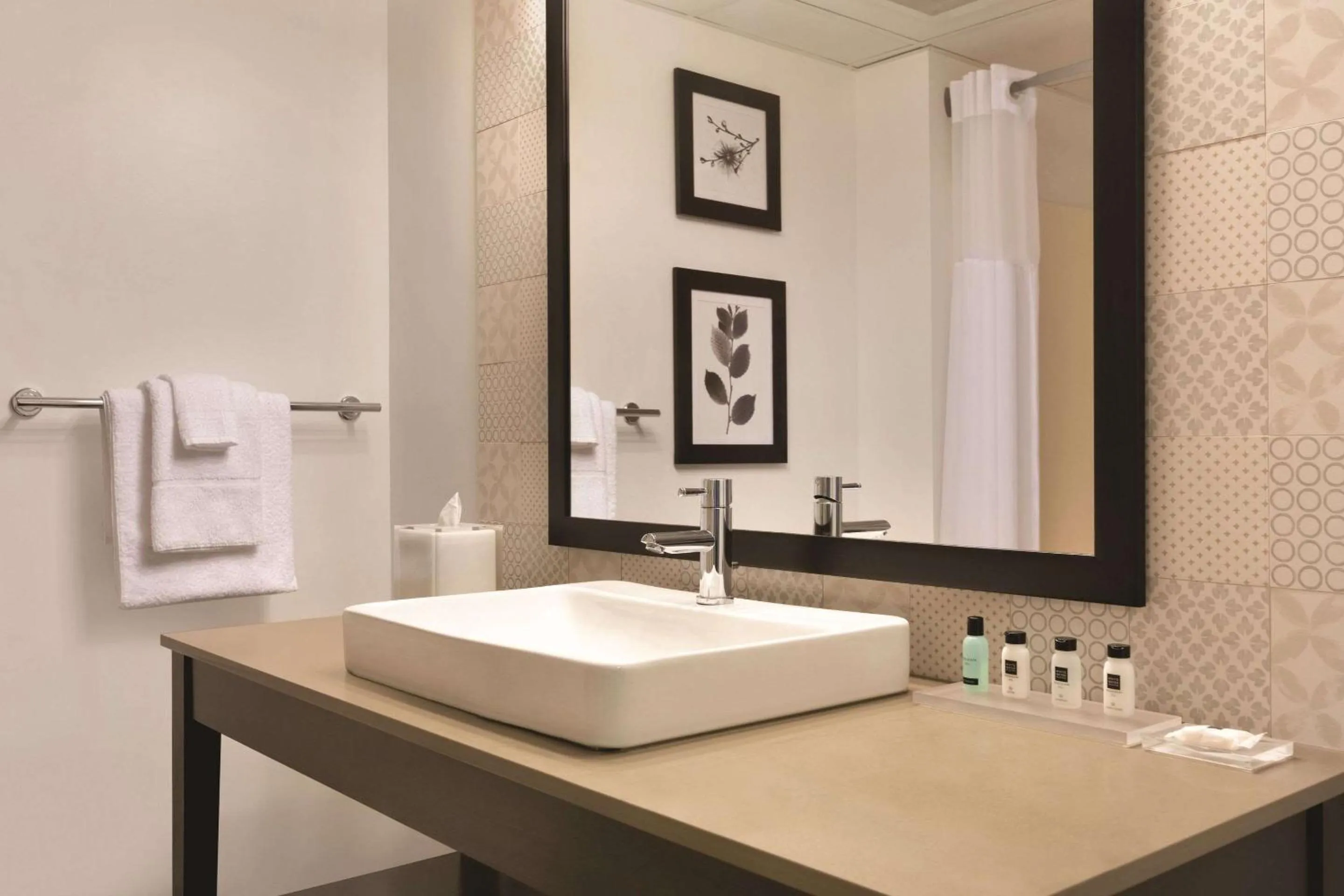 Bedroom in Country Inn & Suites by Radisson, Brooklyn Park - Brooklyn Center, MN