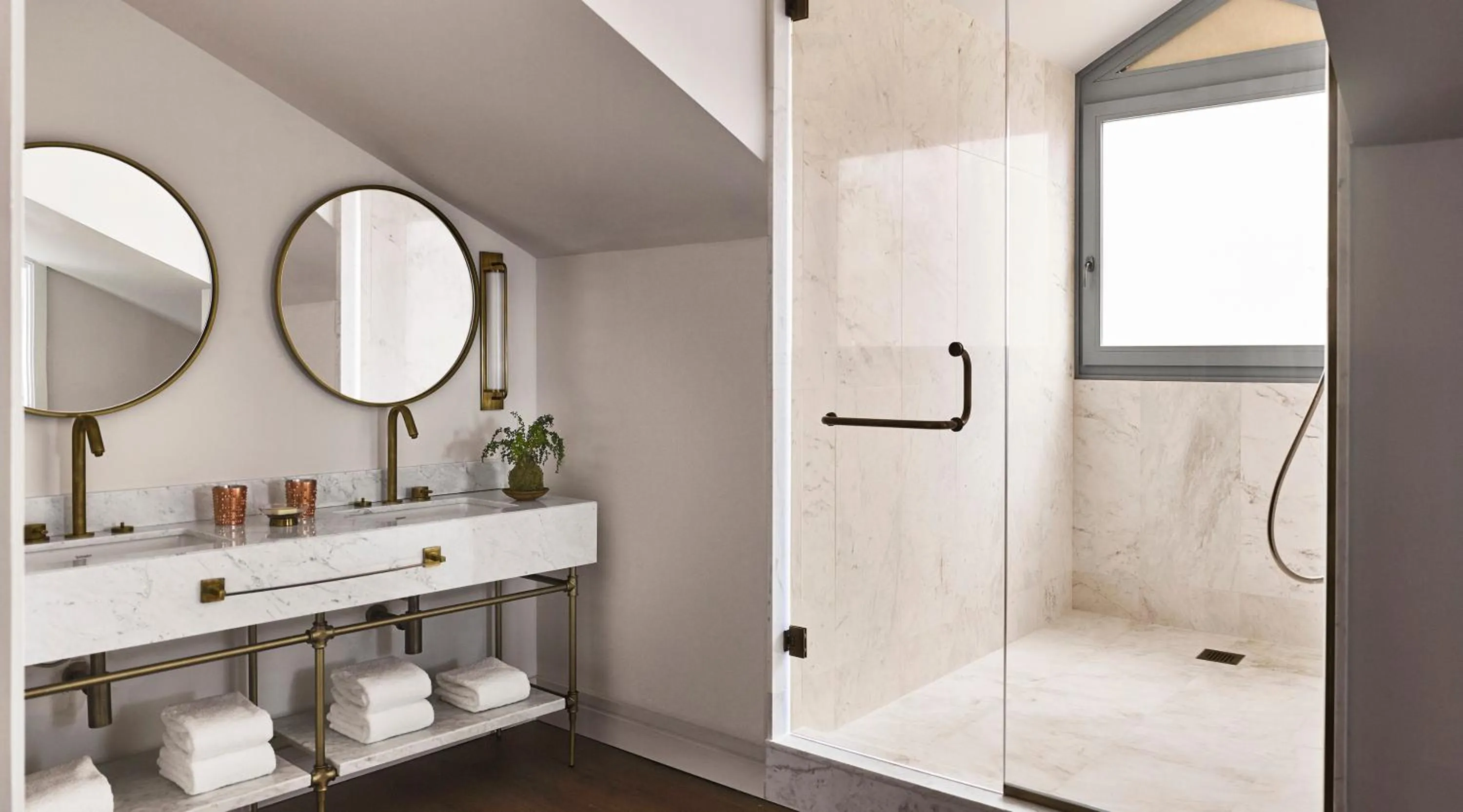 Shower in Gran Hotel Inglés - The Leading Hotels of the World