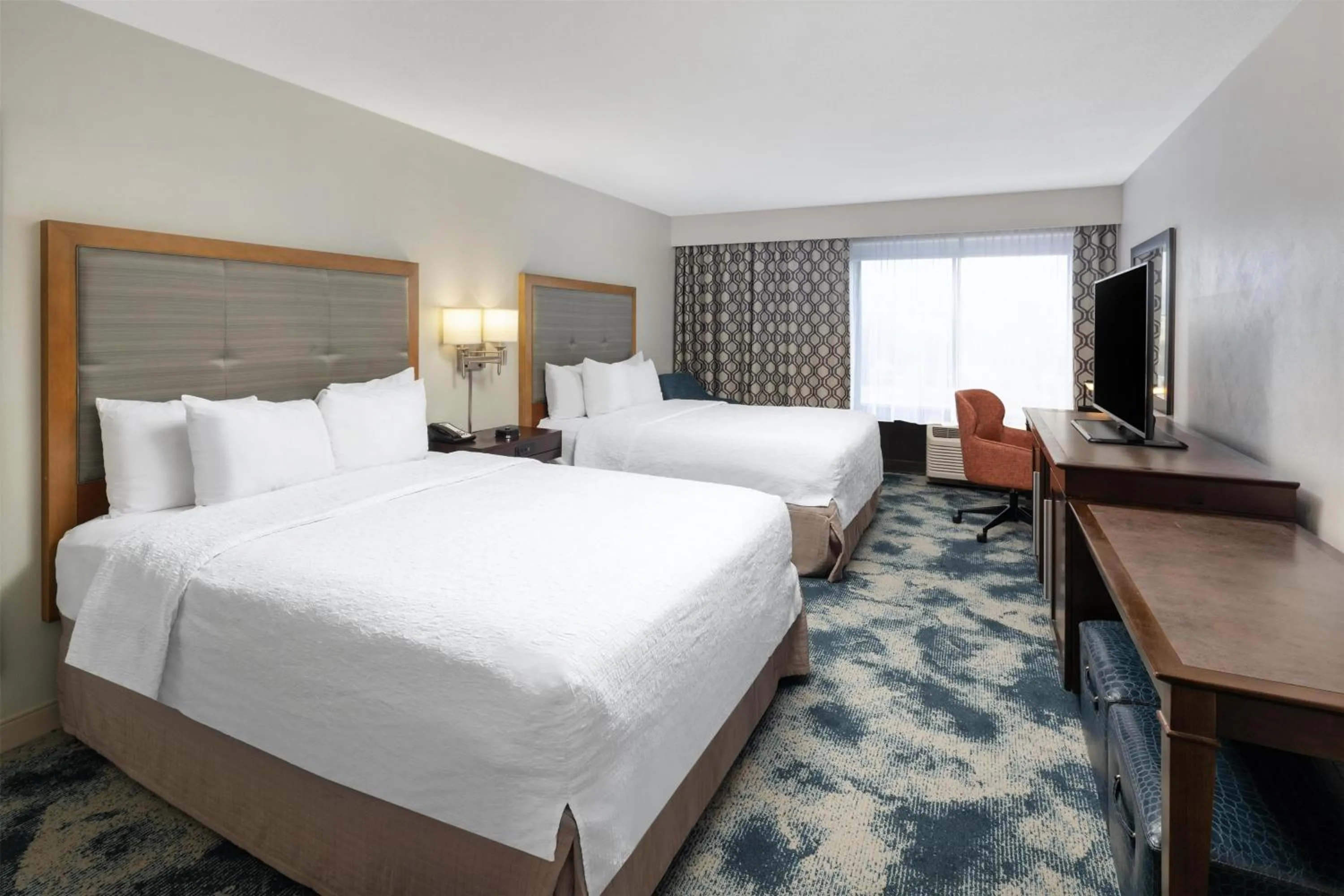 Bed in Hampton Inn Portland East