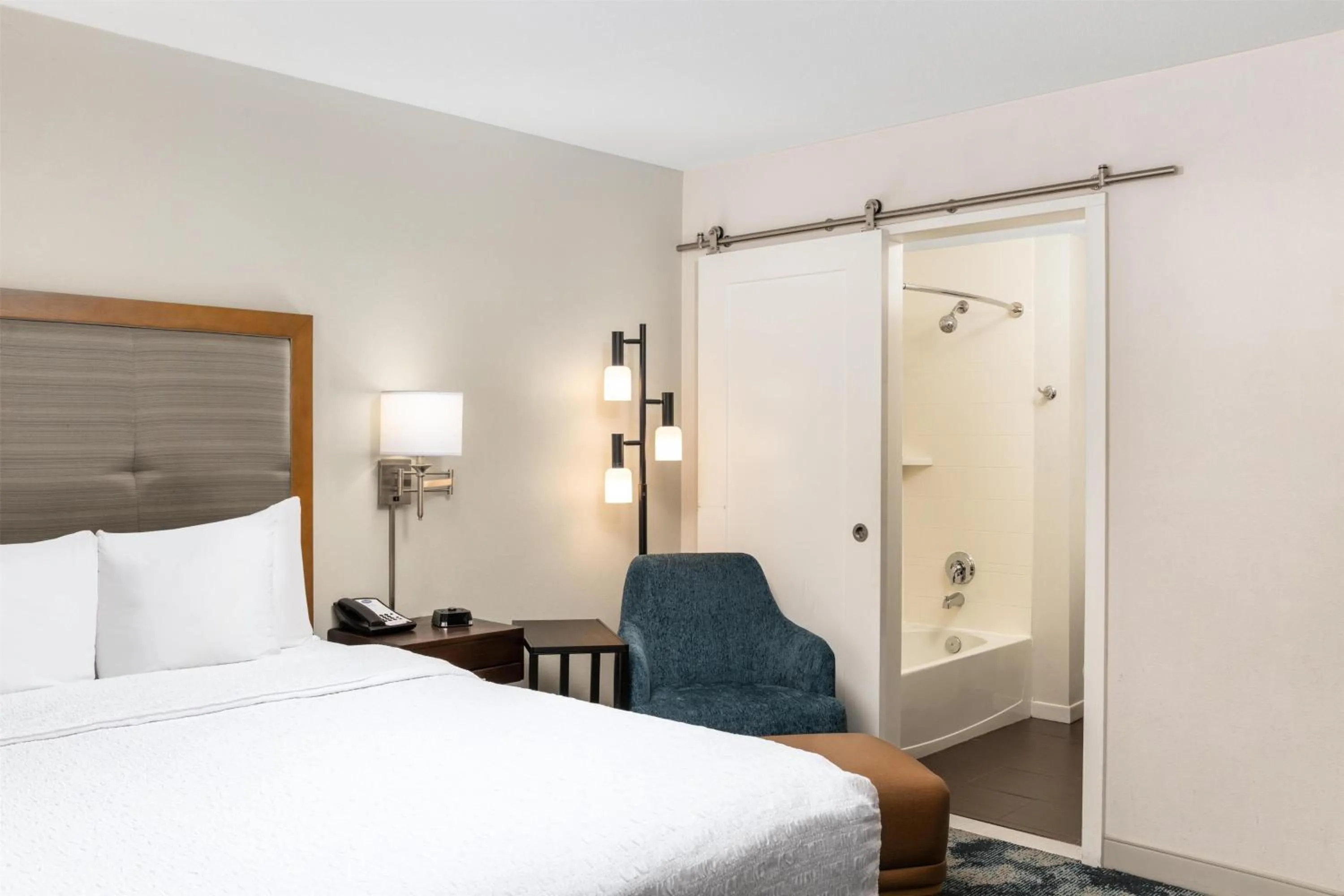 Bed in Hampton Inn Portland East