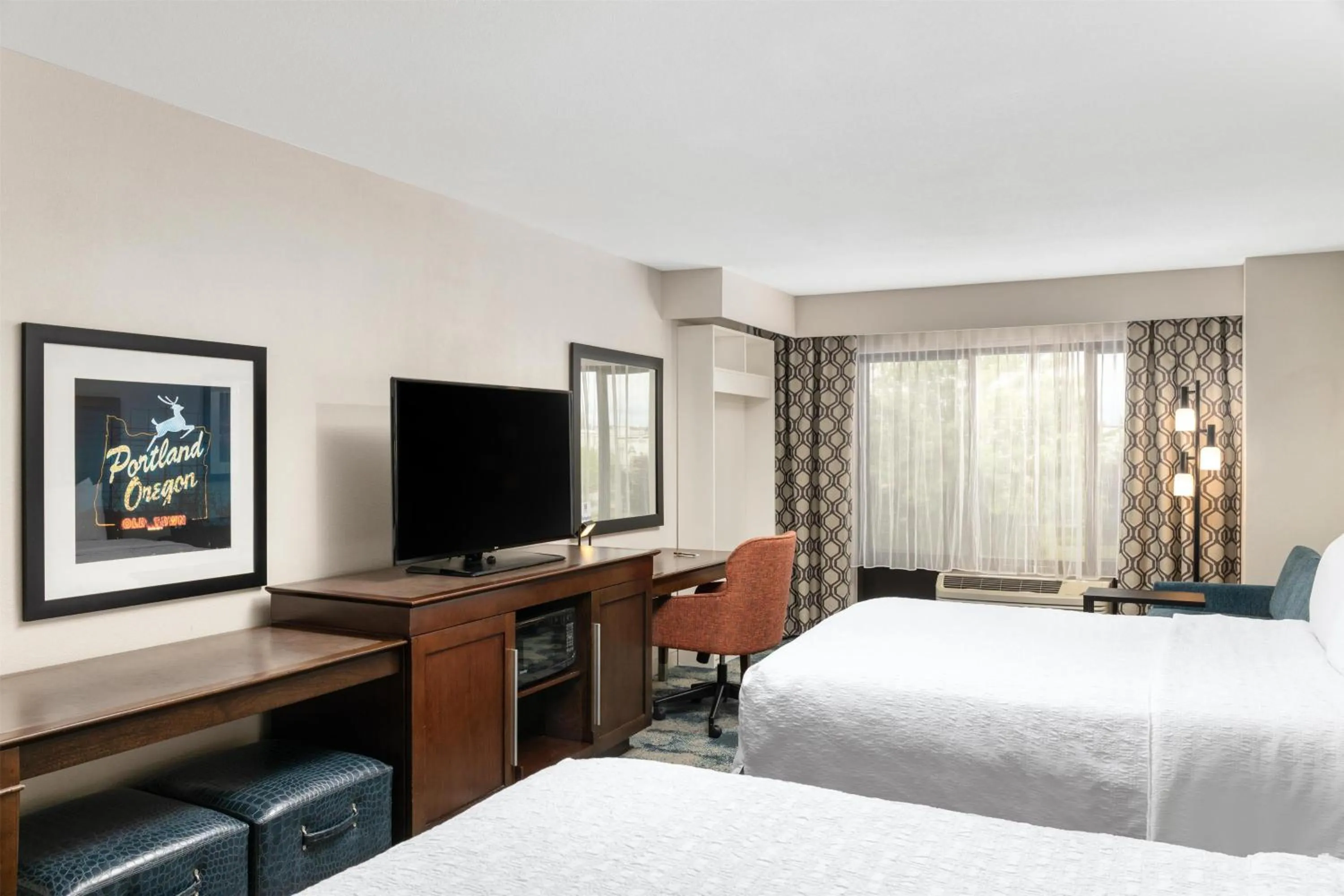 Bed in Hampton Inn Portland East