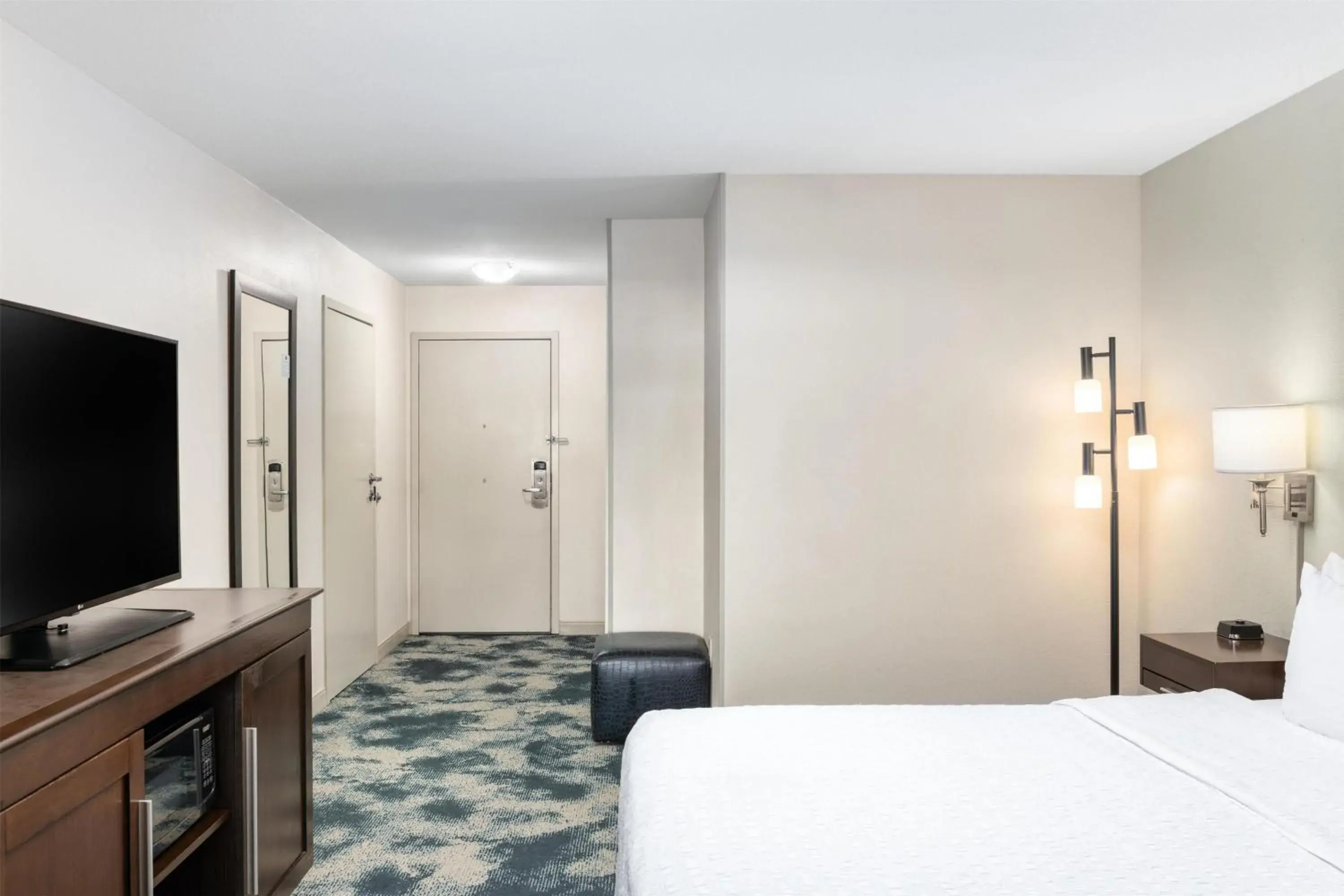 Bed in Hampton Inn Portland East Bed in Hampton Inn Portland East