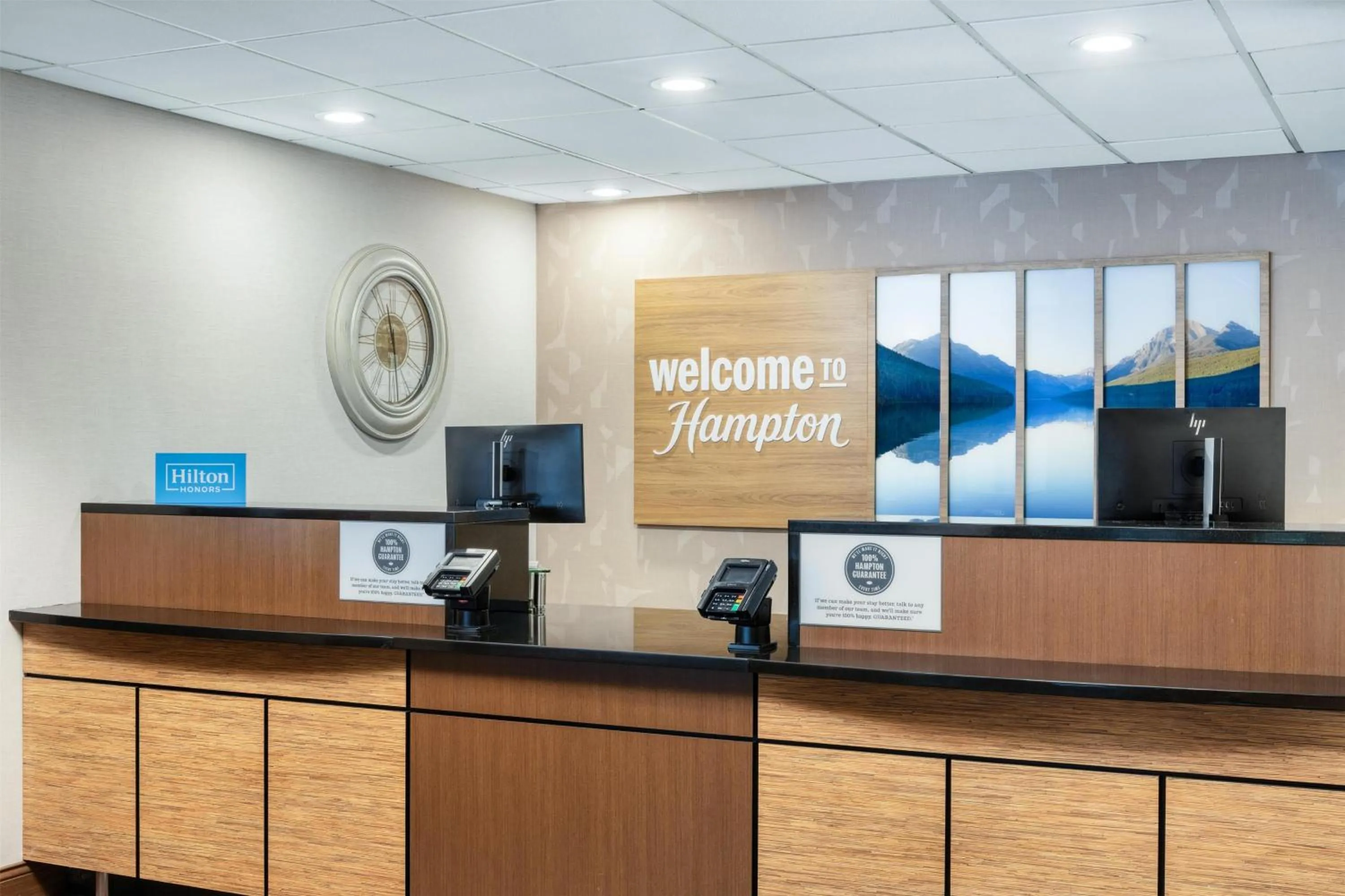 Lobby or reception in Hampton Inn Portland East