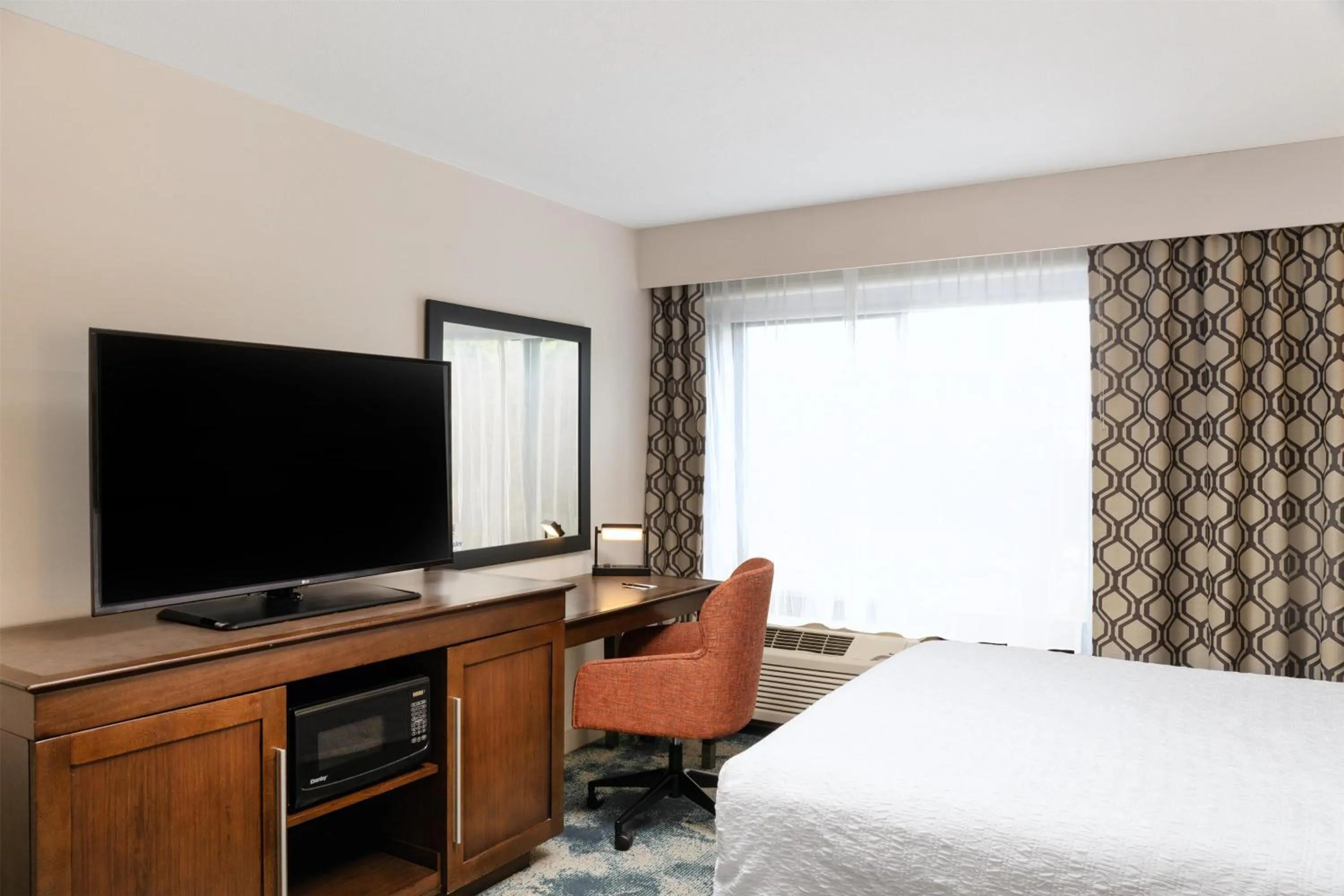 Bed in Hampton Inn Portland East