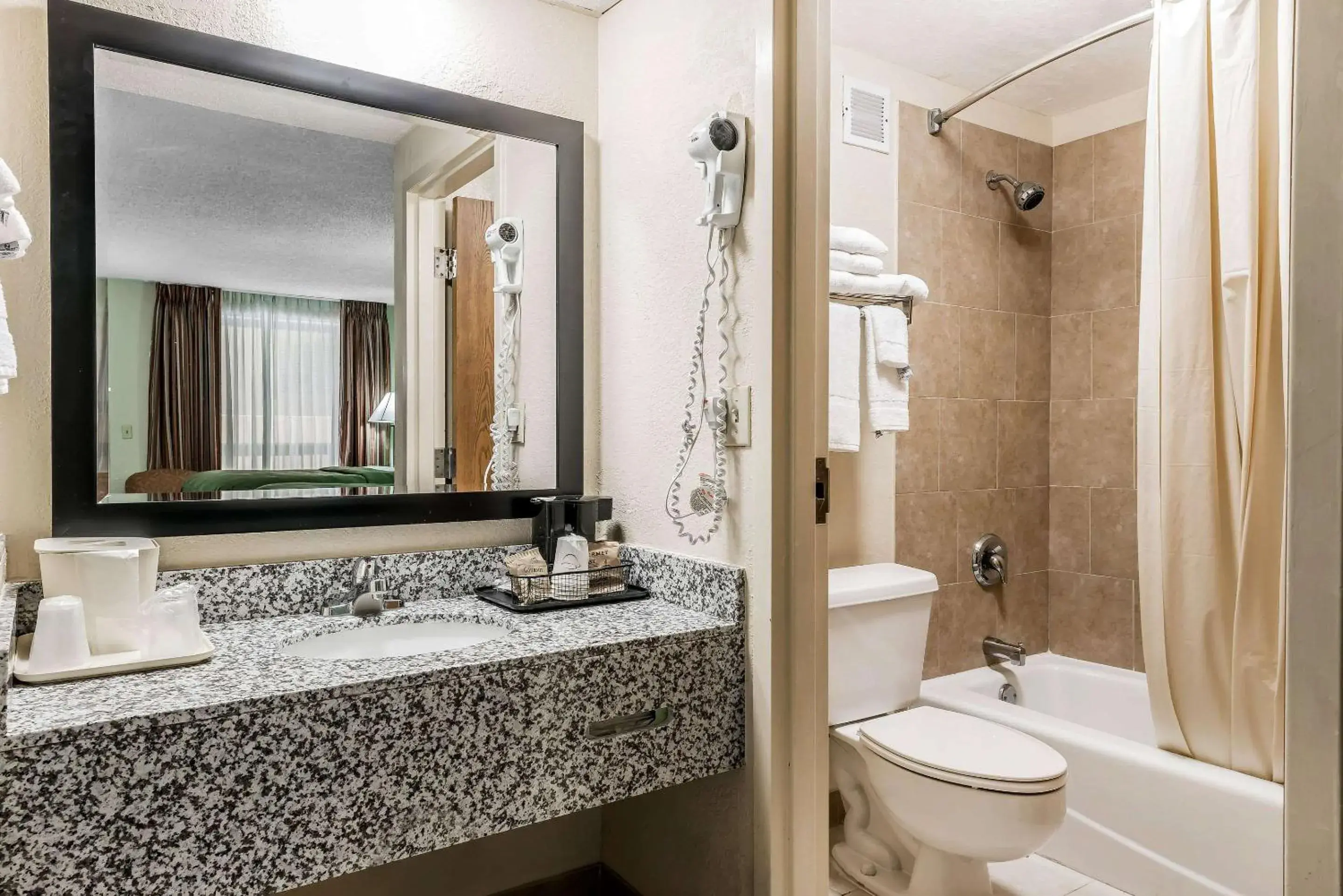 Bedroom in Quality Inn Bedroom in Quality Inn