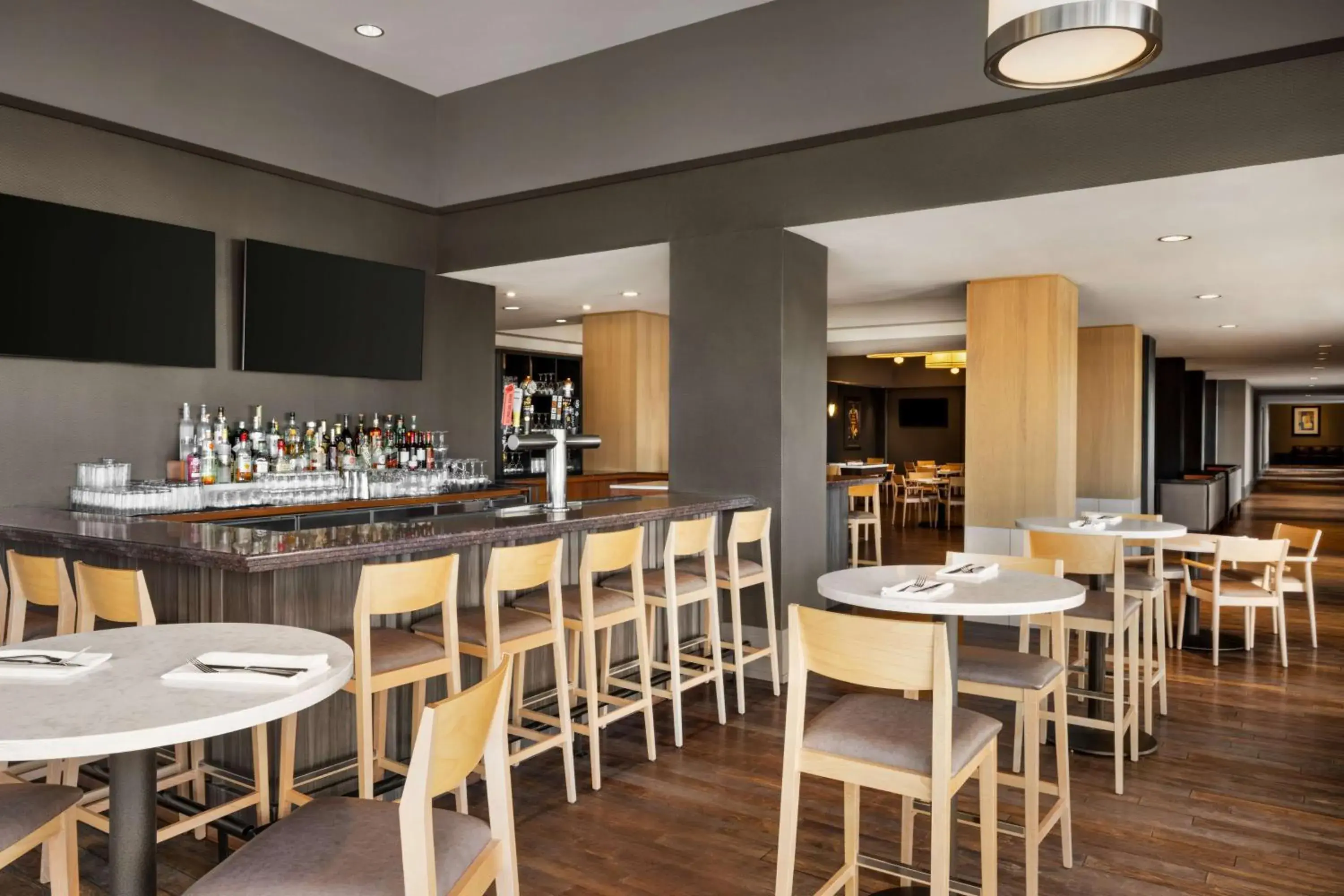 Restaurant/places to eat in Hilton Vancouver Airport Restaurant/places to eat in Hilton Vancouver Airport