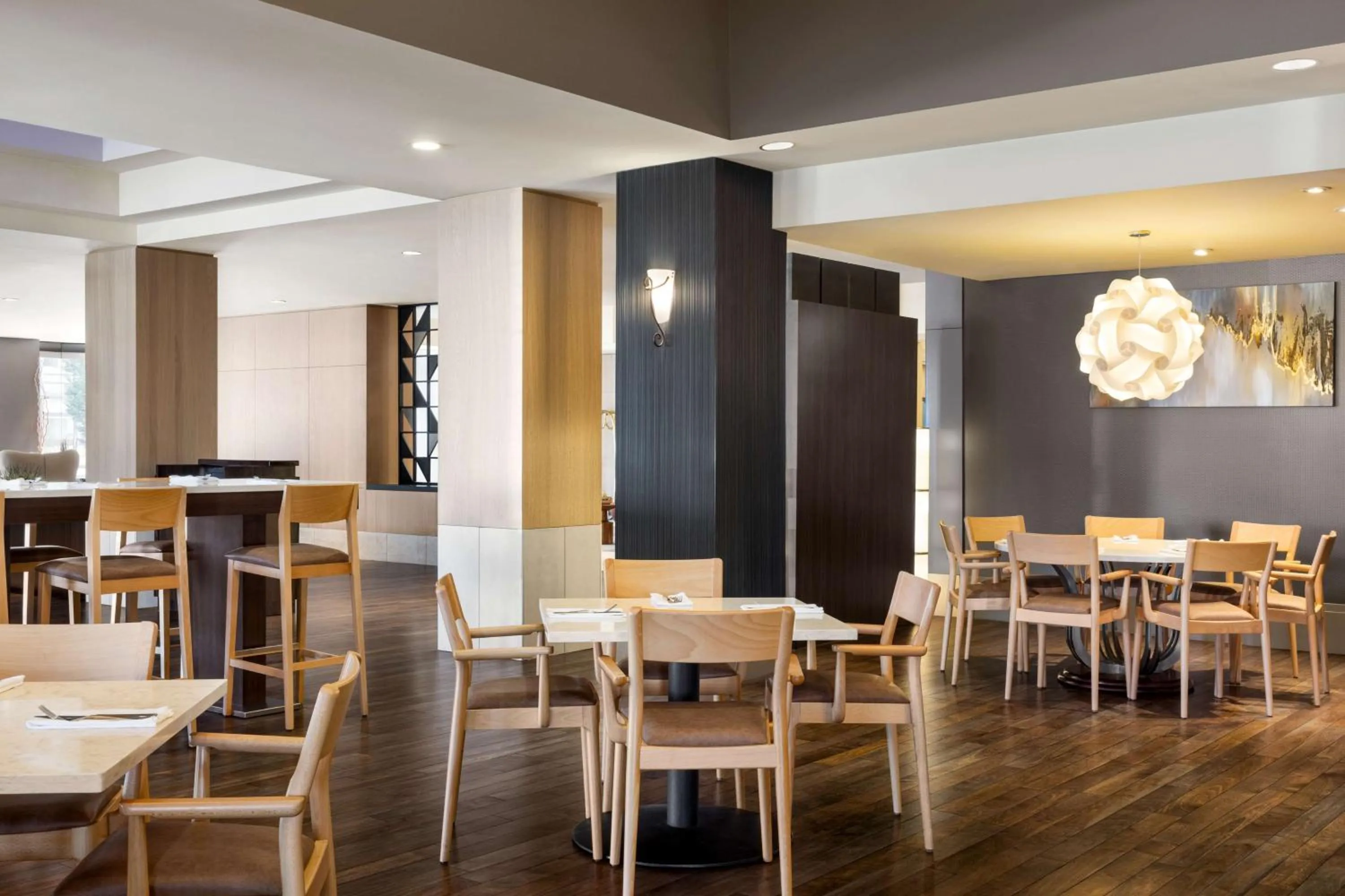 Restaurant/places to eat in Hilton Vancouver Airport