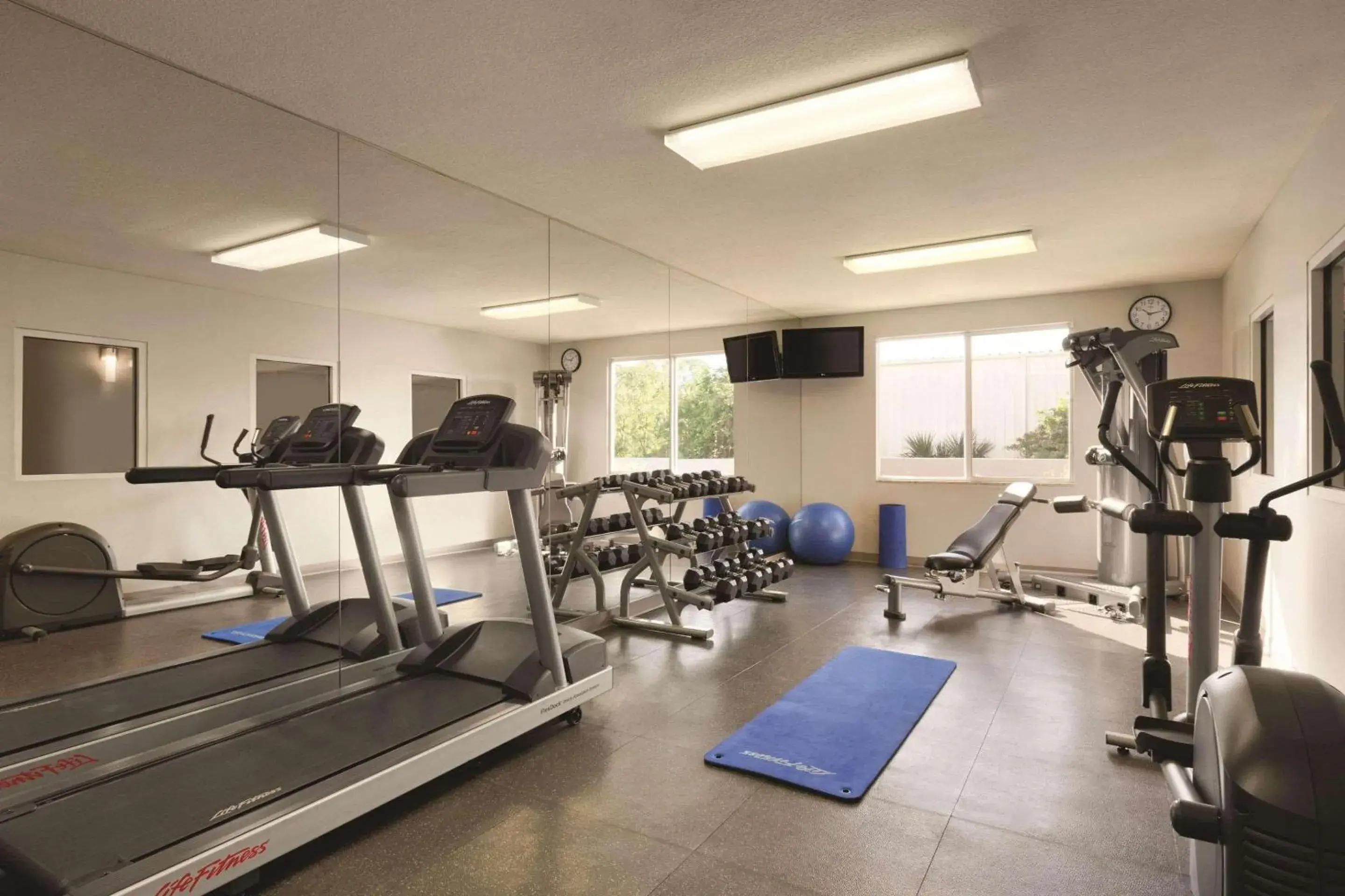 Fitness centre/facilities in Country Inn & Suites by Radisson, St Petersburg - Clearwater, FL Fitness centre/facilities in Country Inn & Suites by Radisson, St Petersburg - Clearwater, FL