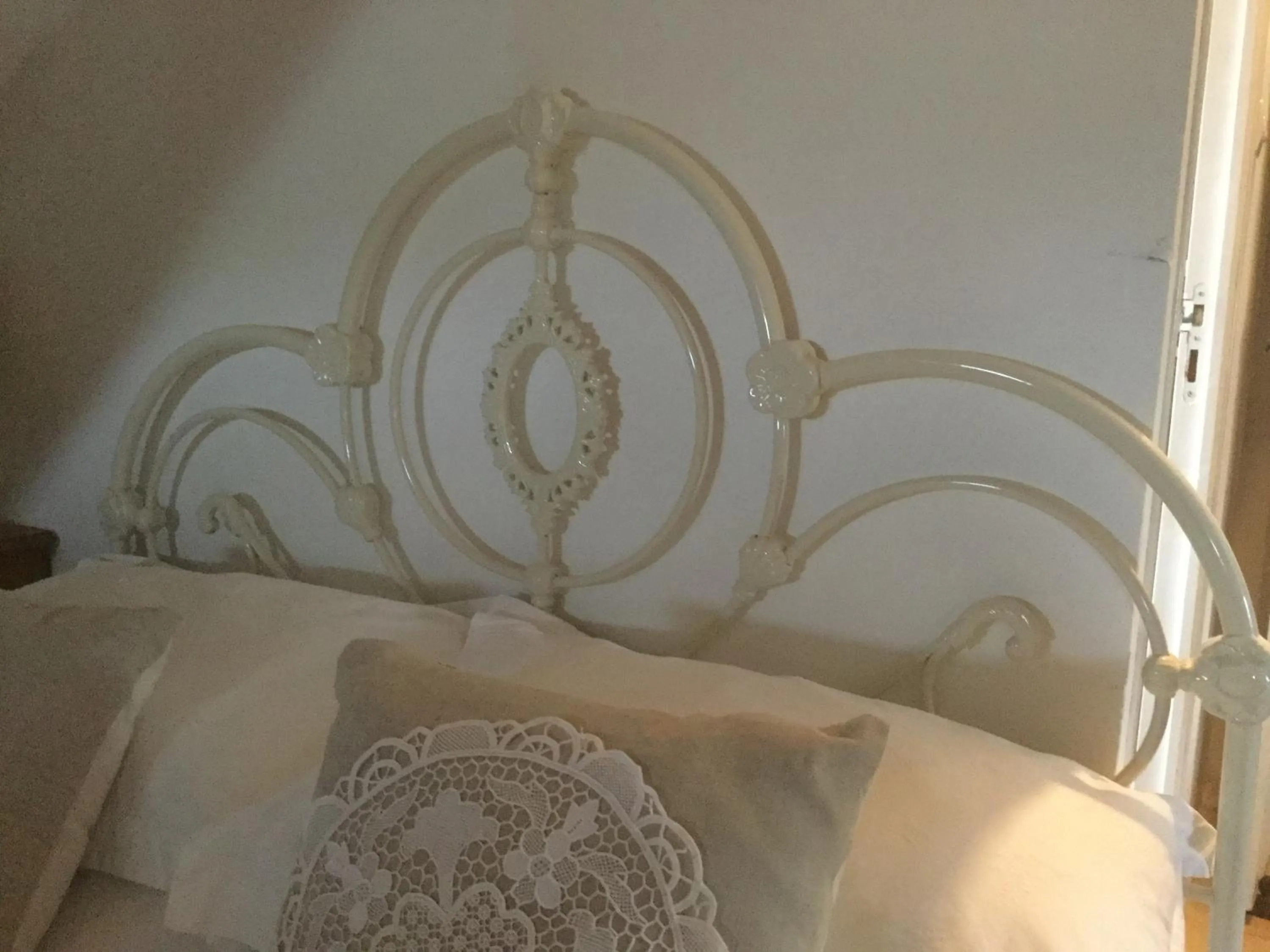 Decorative detail, Bed in Pérard Chambres D’Hotes
