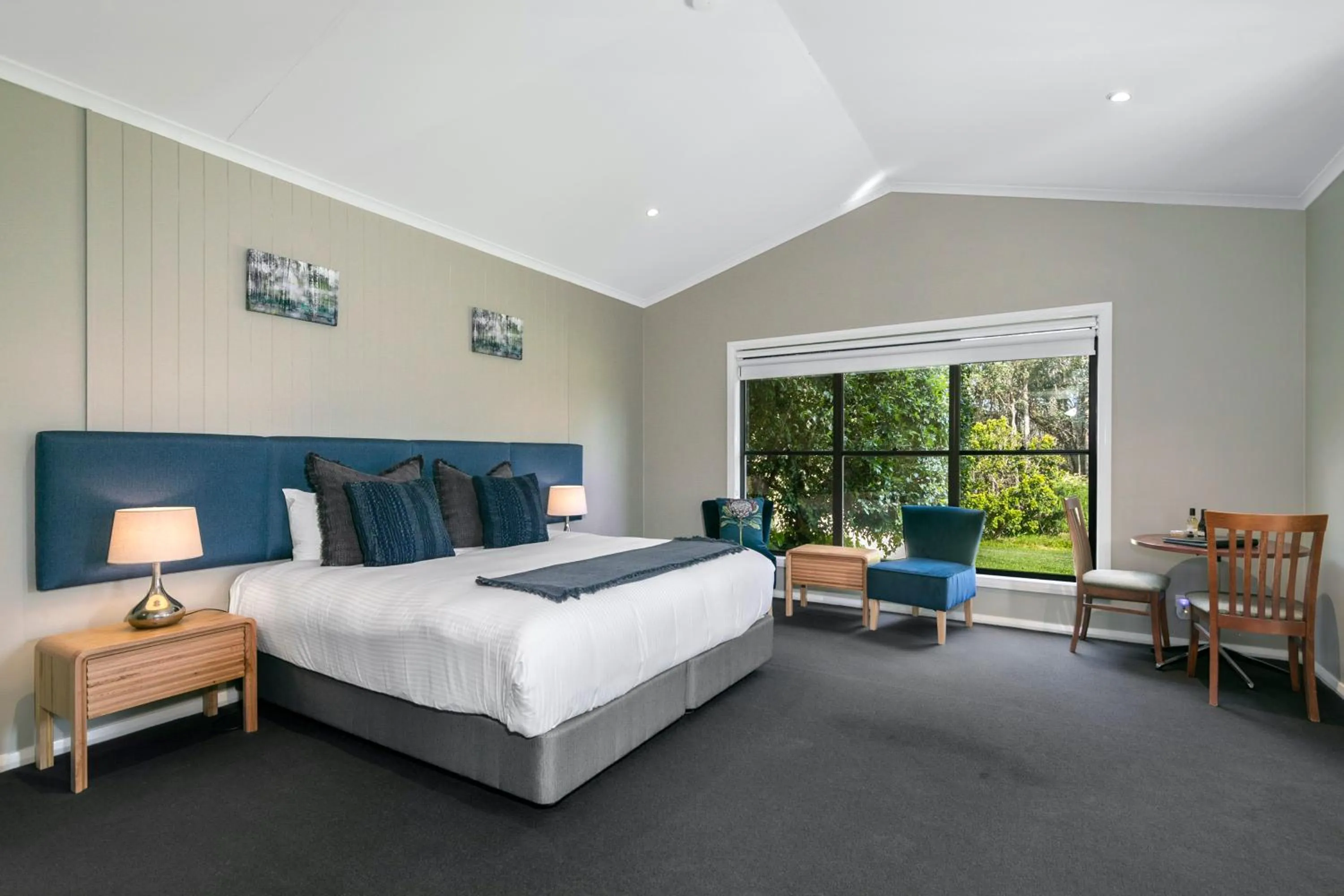 Photo of the whole room, Bed in The Grange On Hermitage