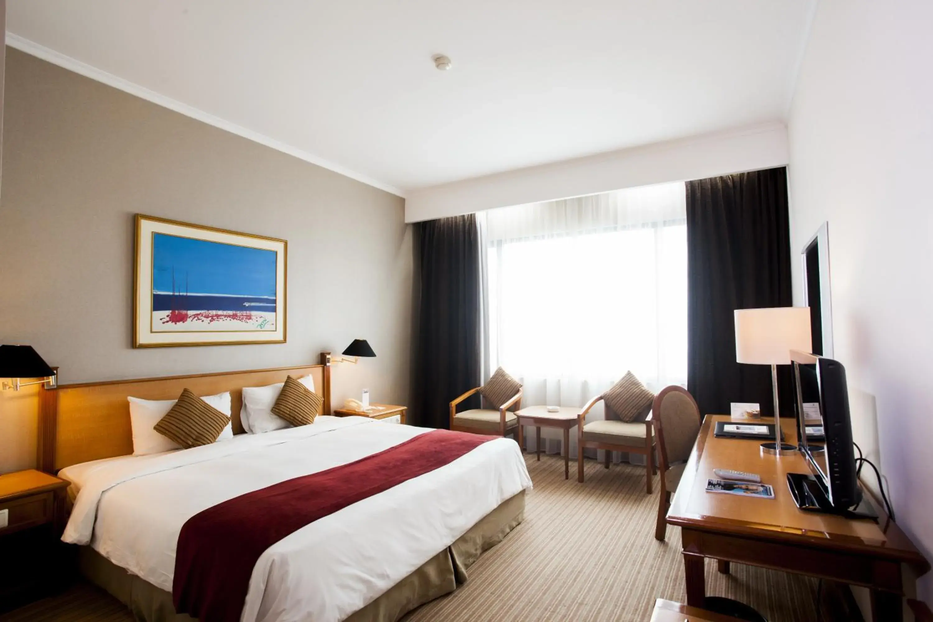 Photo of the whole room, Bed in Menara Peninsula Hotel Photo of the whole room, Bed in Menara Peninsula Hotel