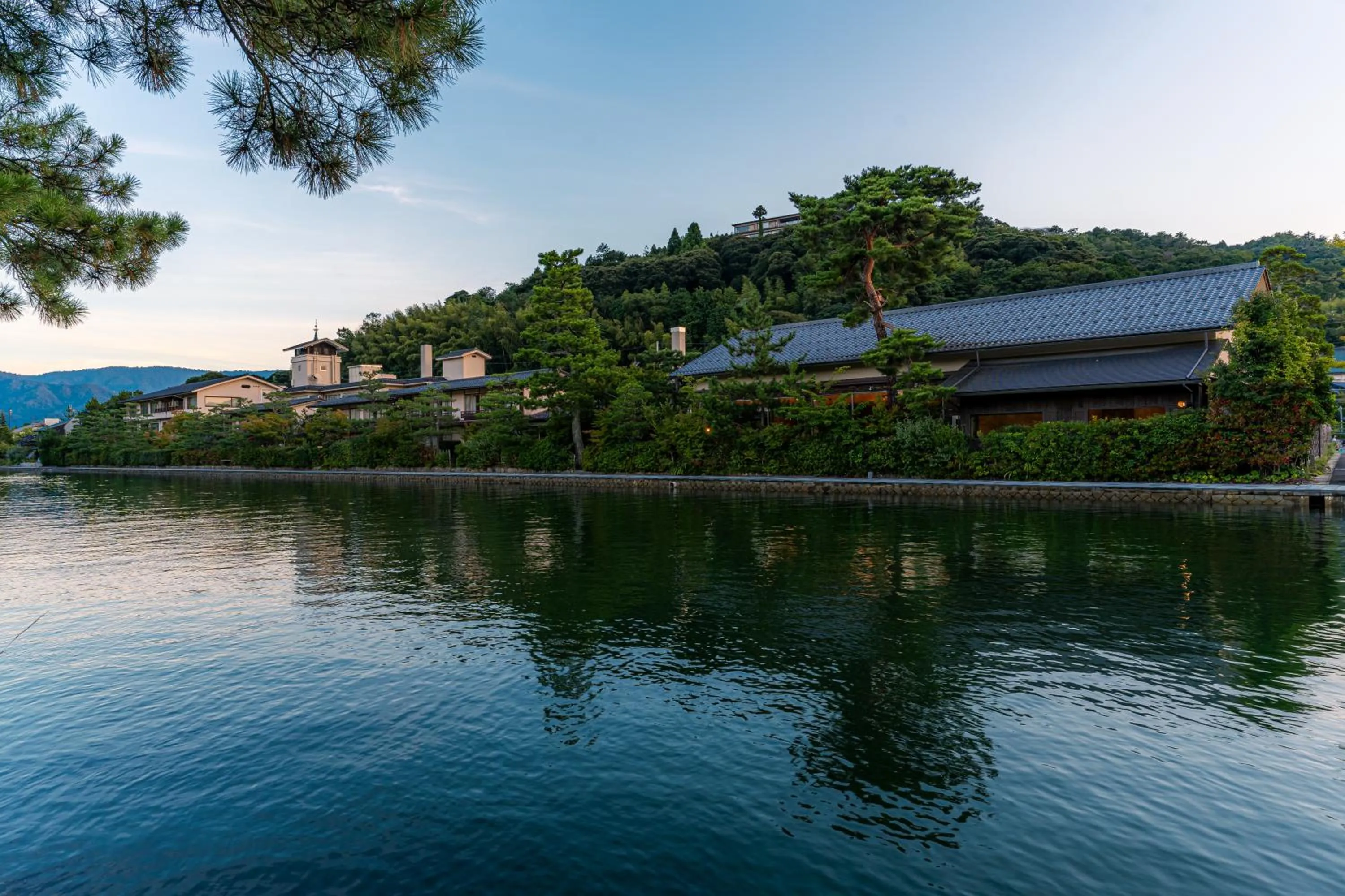 Property building in Monjusou