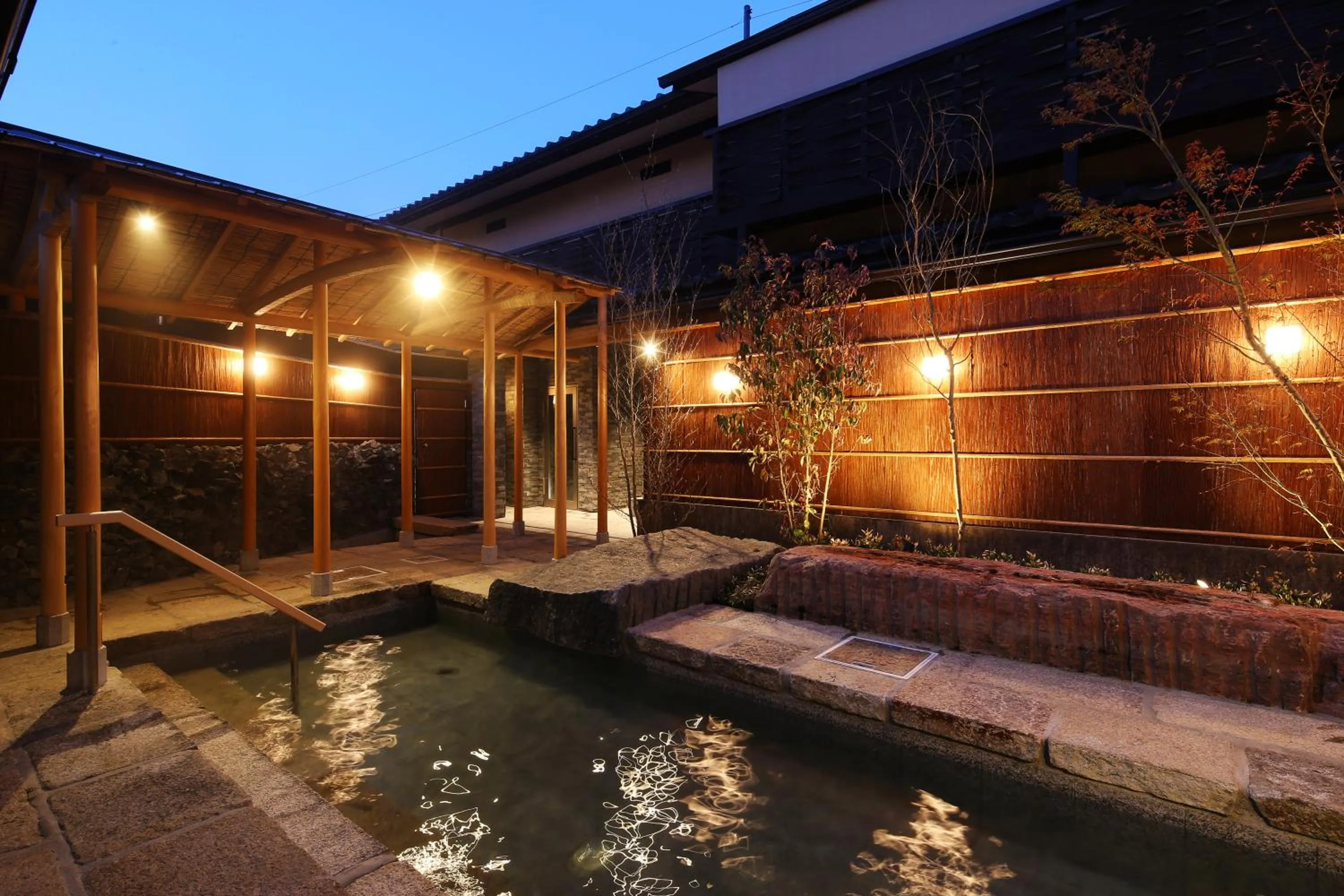 Hot Spring Bath in Monjusou