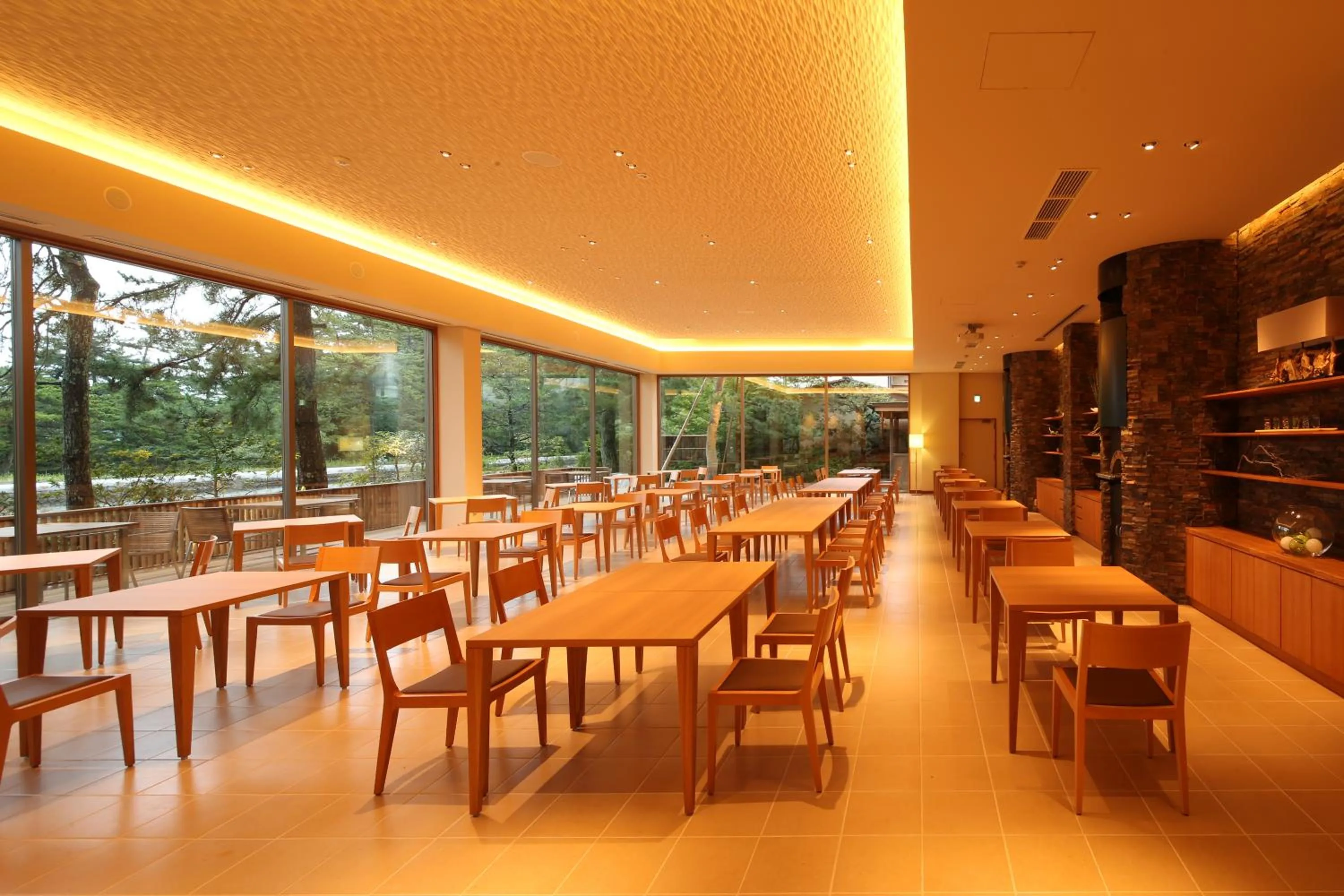 Restaurant/places to eat in Monjusou