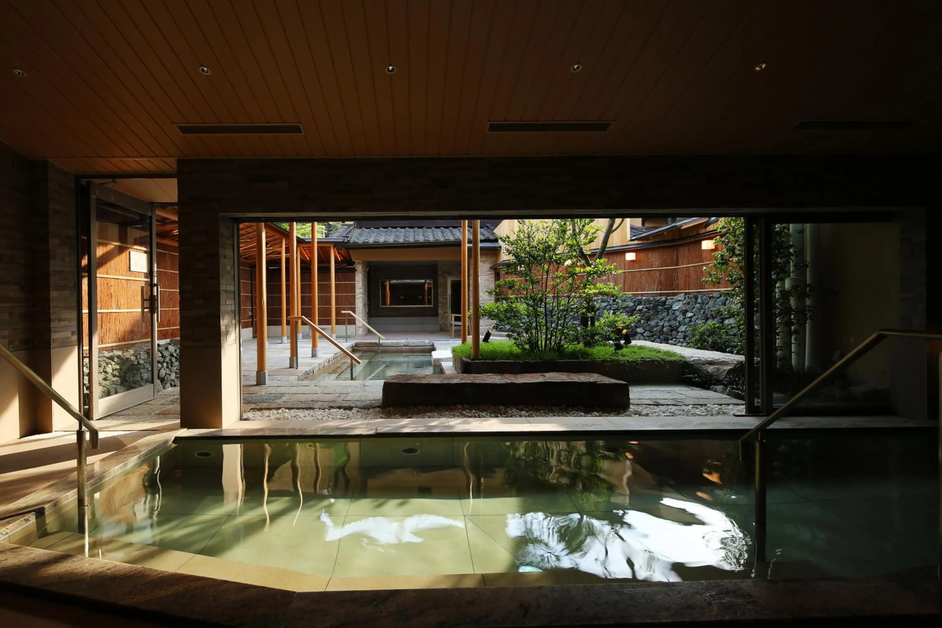 Hot Spring Bath in Monjusou