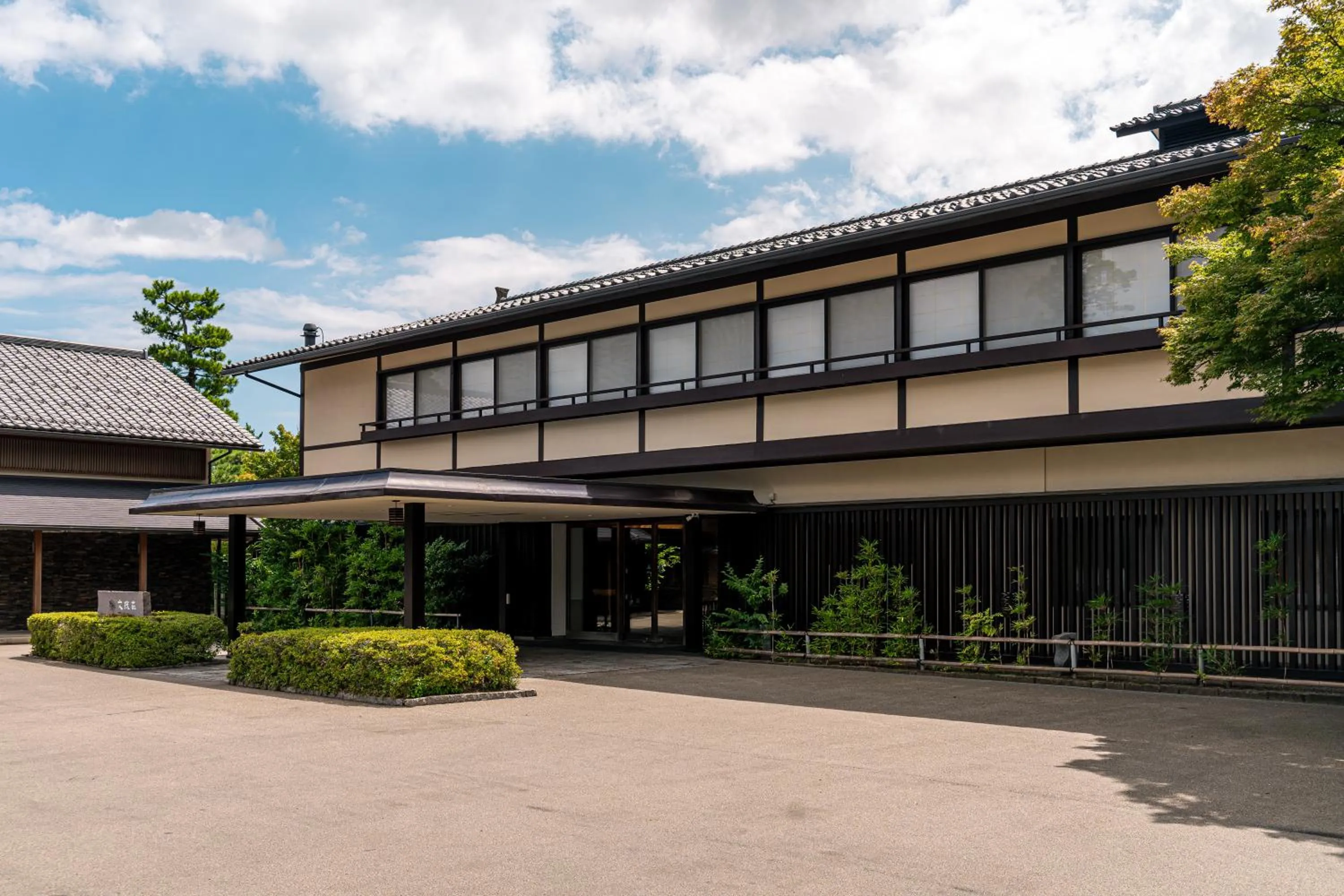 Property building in Monjusou
